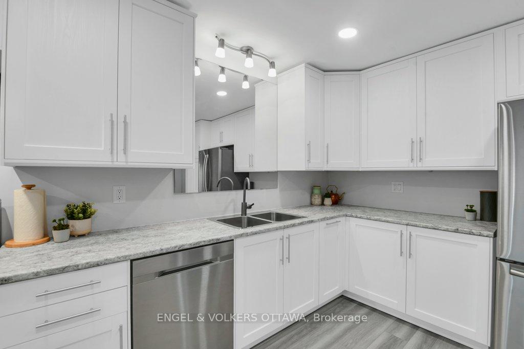 Photo 10 of 46 Bethune Court, Ottawa, Kanata - Beaverbrook — HOMEH