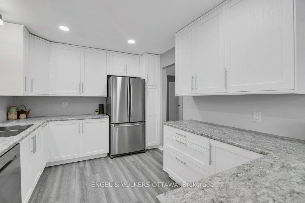Photo 11 of 46 Bethune Court, Ottawa, Kanata - Beaverbrook — HOMEH