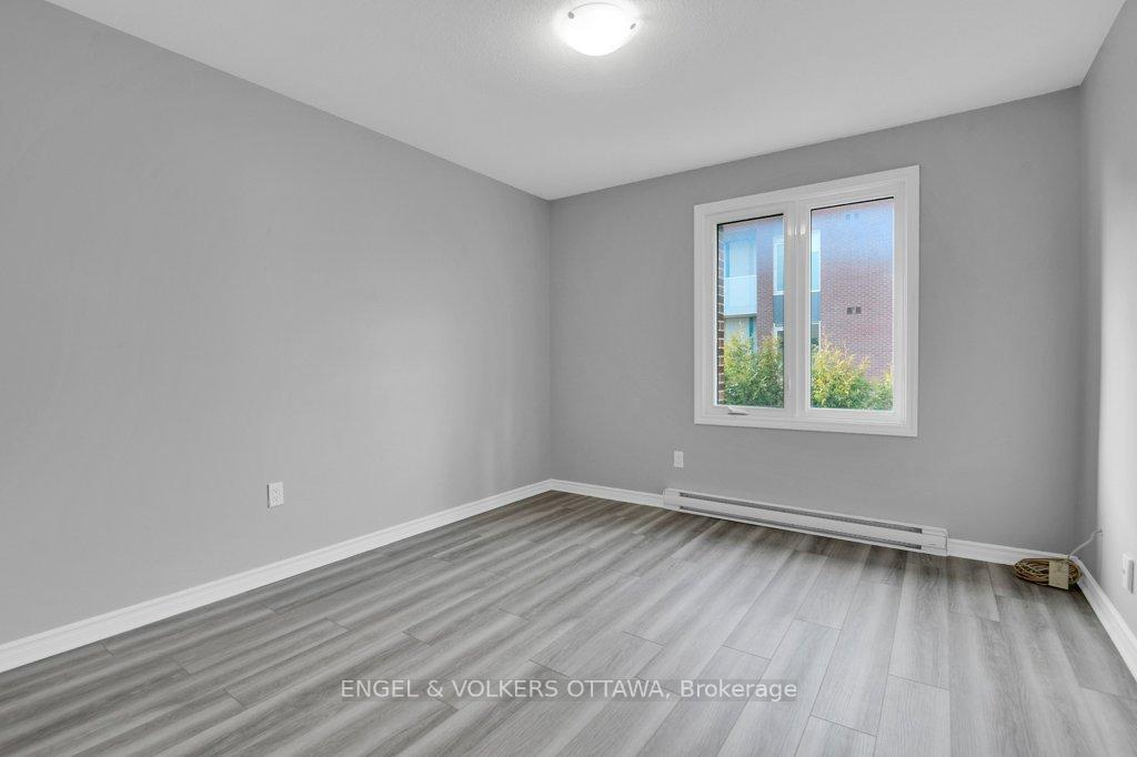 Photo 24 of 46 Bethune Court, Ottawa, Kanata - Beaverbrook — HOMEH