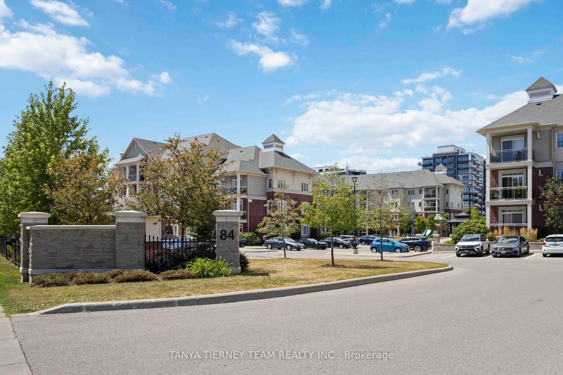 Photo 2 of Unit 404, 84 Aspen Springs Drive, Clarington, Bowmanville — HOMEH