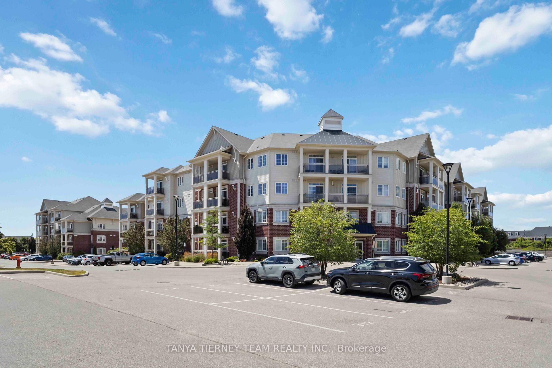 Photo 3 of Unit 404, 84 Aspen Springs Drive, Clarington, Bowmanville — HOMEH