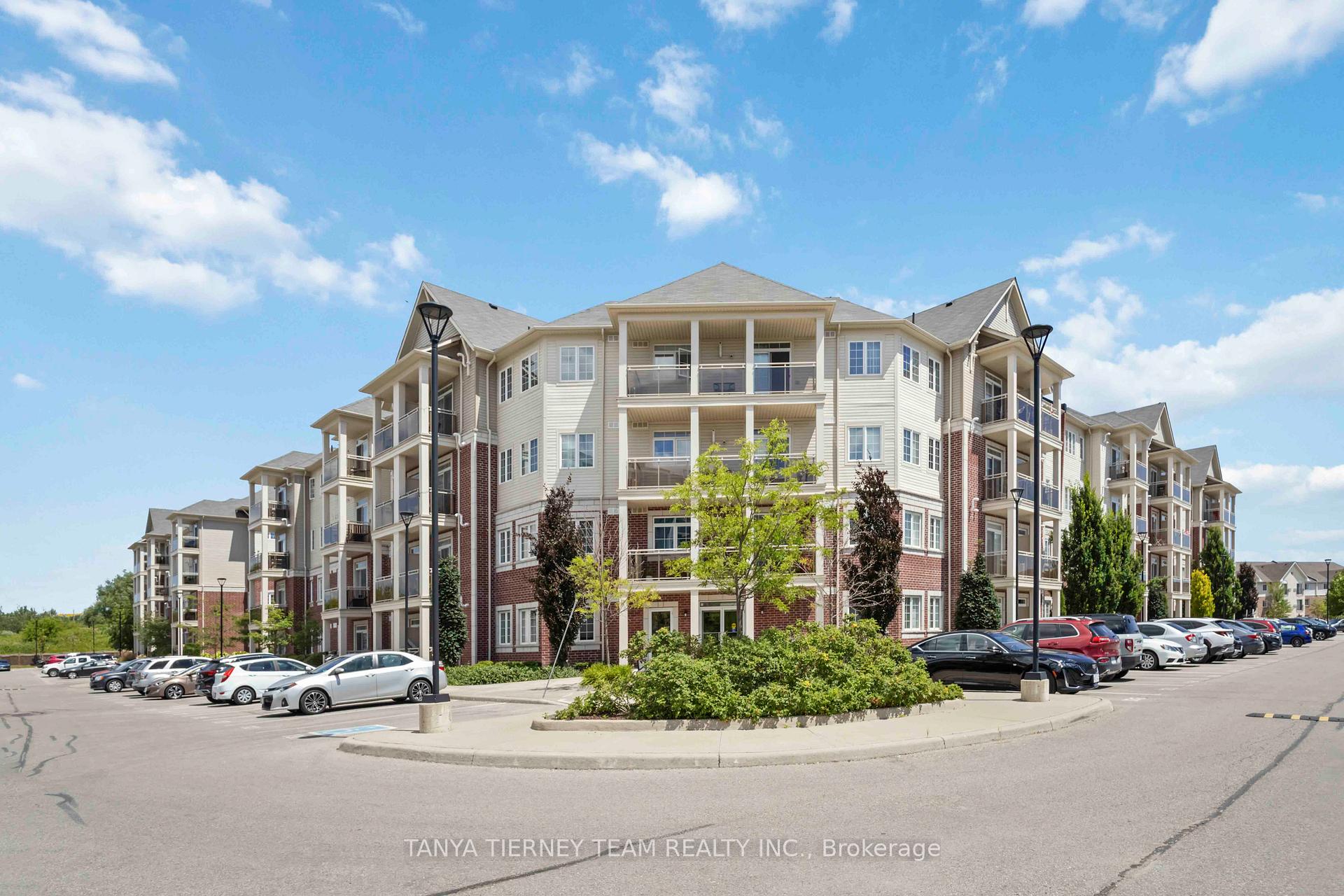 Photo 4 of Unit 404, 84 Aspen Springs Drive, Clarington, Bowmanville — HOMEH