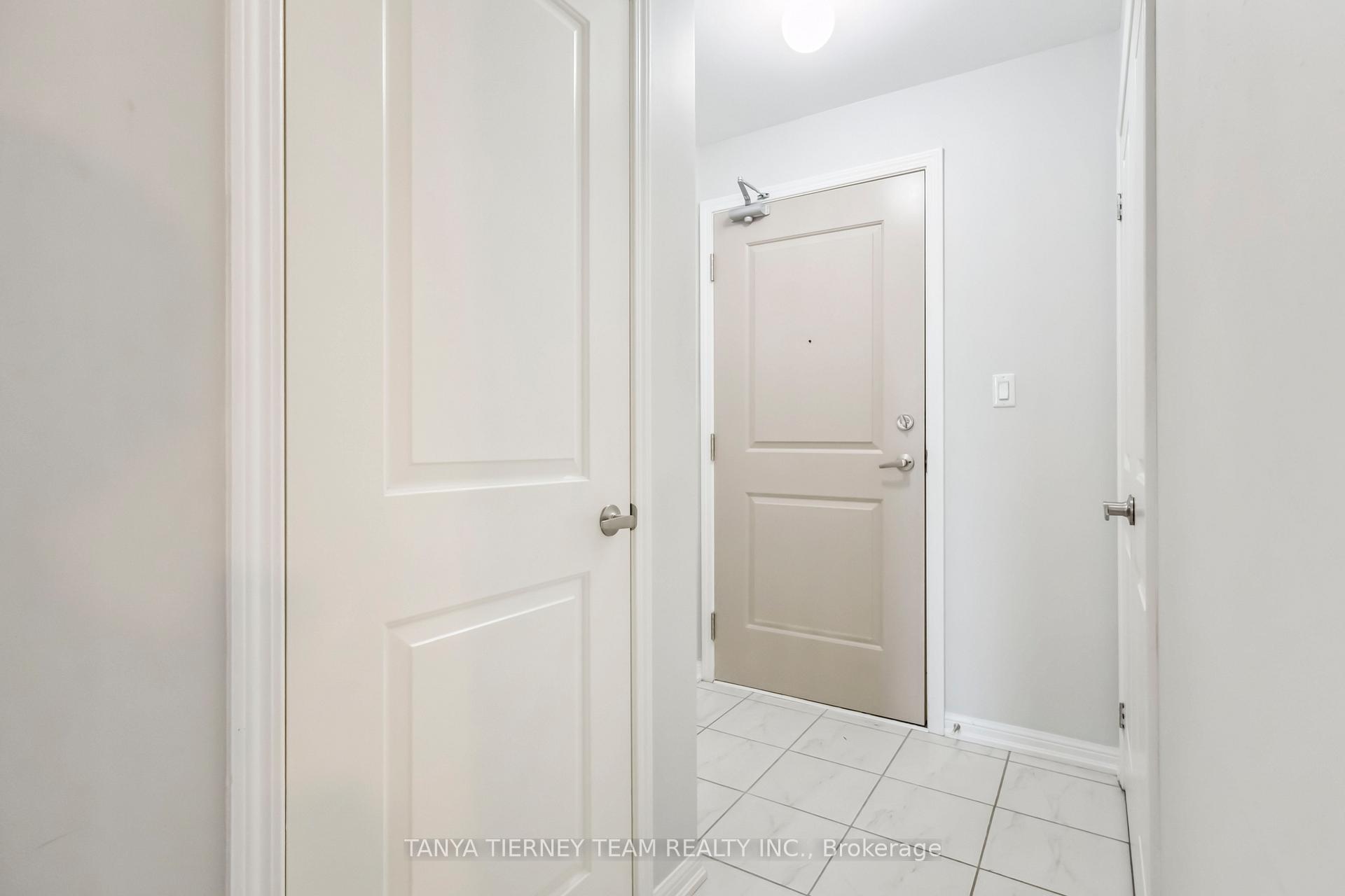 Photo 8 of Unit 404, 84 Aspen Springs Drive, Clarington, Bowmanville — HOMEH