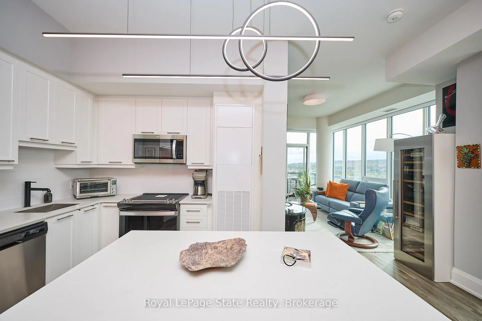 Photo 3 of Unit 1807, 385 Winston Road, Grimsby, Grimsby Beach — HOMEH