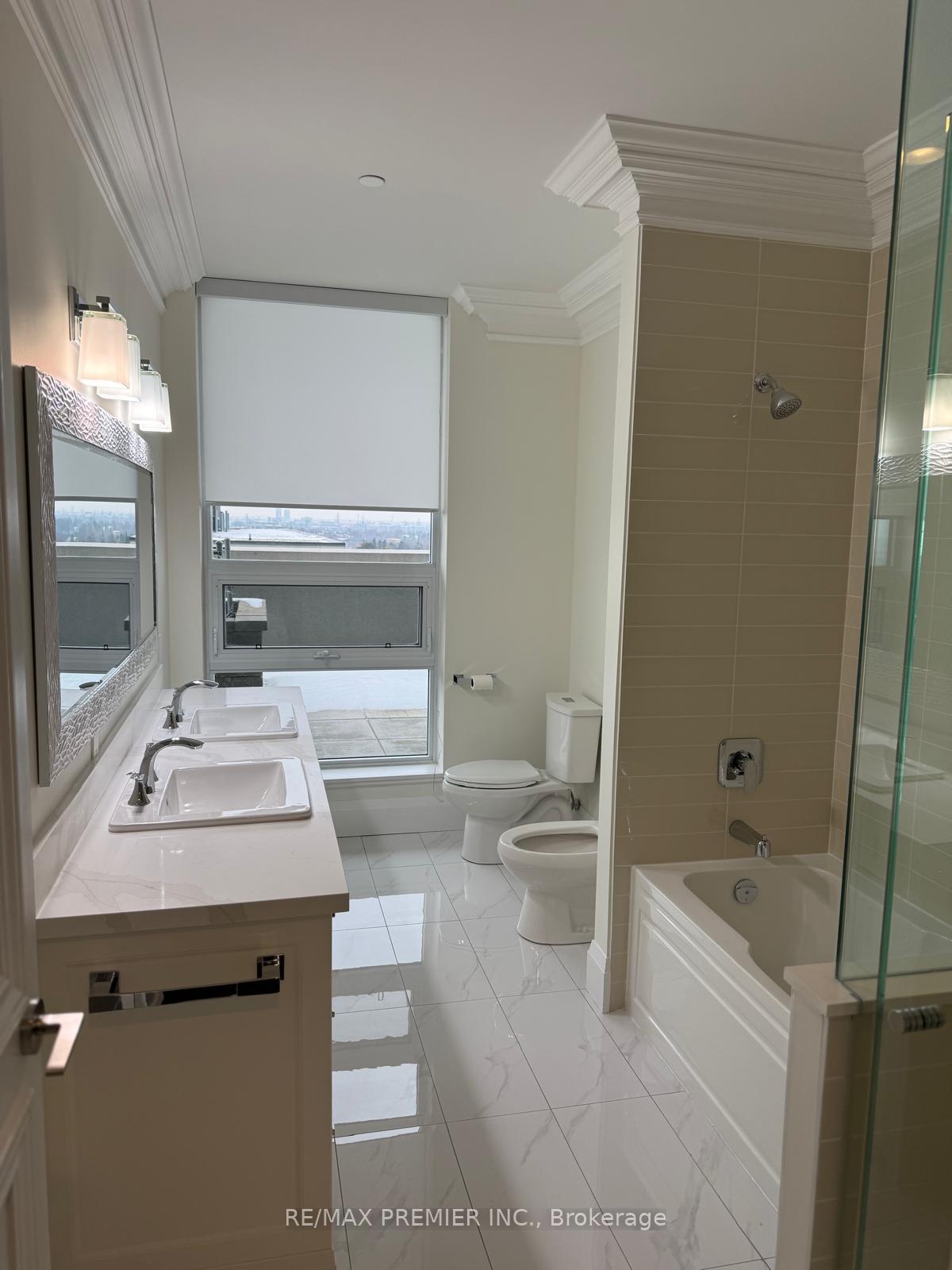 Photo 9 of Unit PH 1005, 4800 Highway 7, Vaughan, East Woodbridge — HOMEH