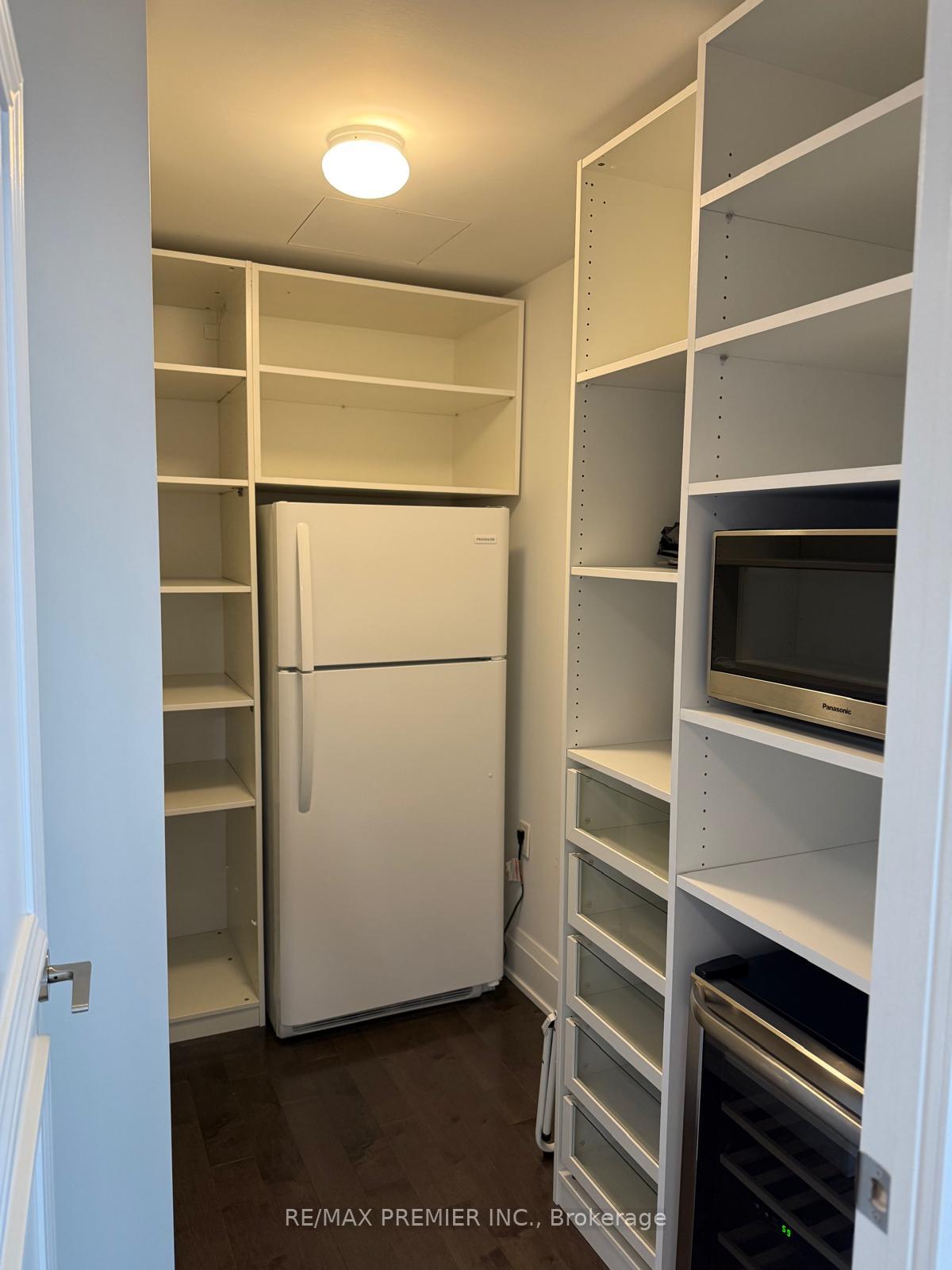 Photo 13 of Unit PH 1005, 4800 Highway 7, Vaughan, East Woodbridge — HOMEH