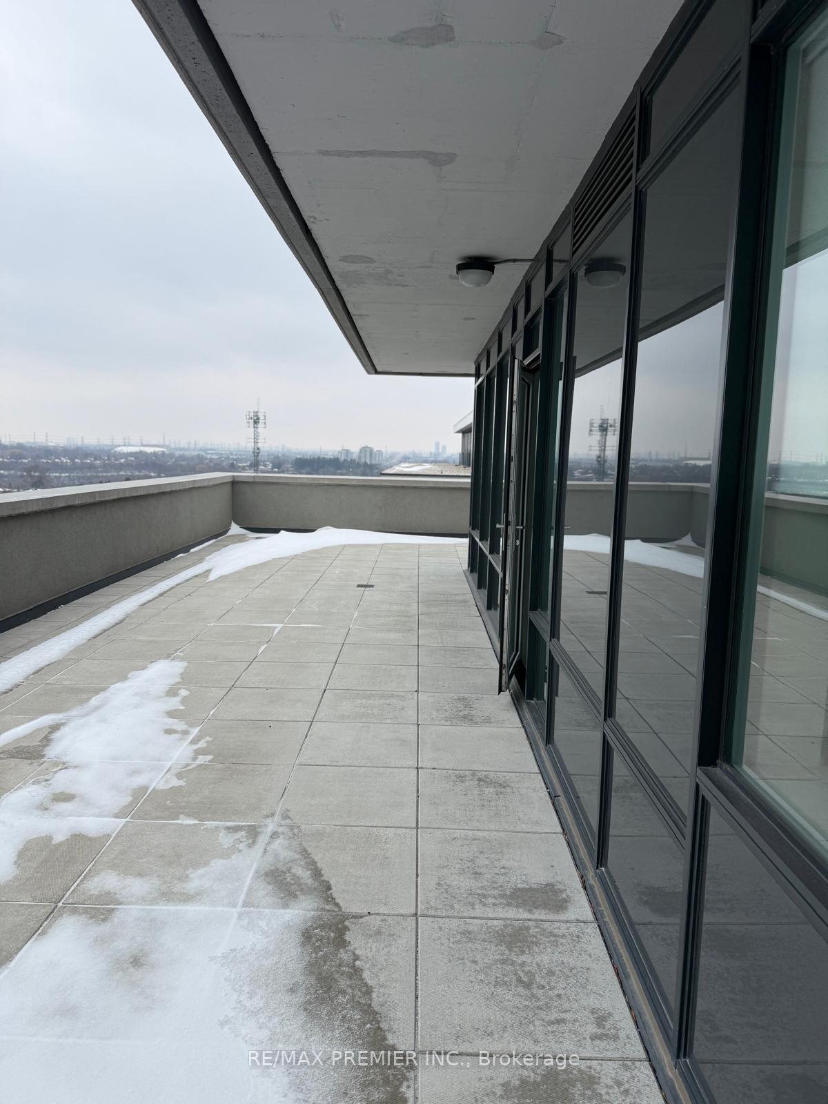 Photo 17 of Unit PH 1005, 4800 Highway 7, Vaughan, East Woodbridge — HOMEH
