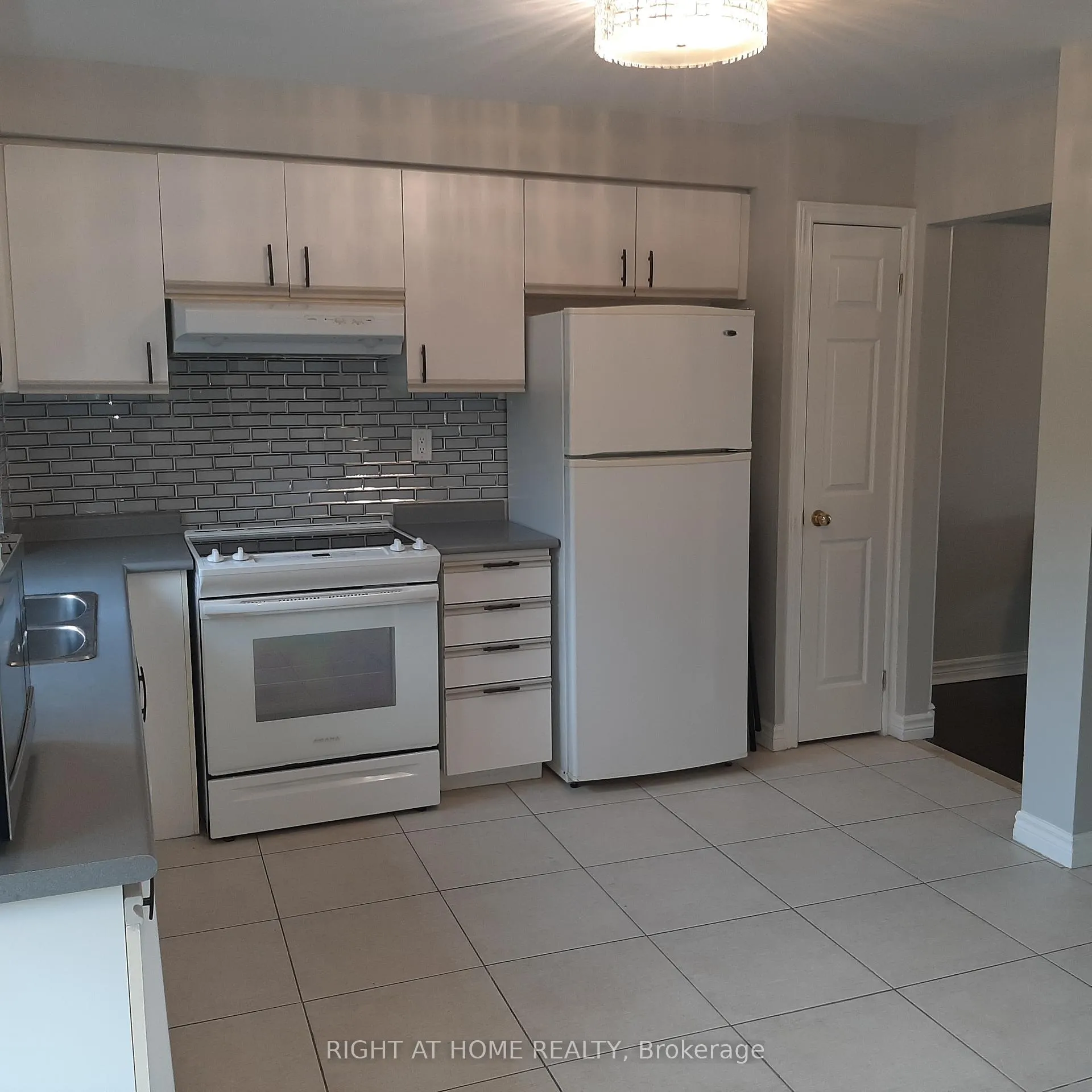 Photo 12 of Unit 17, 37 Old Firehall Lane, Vaughan, West Woodbridge — HOMEH
