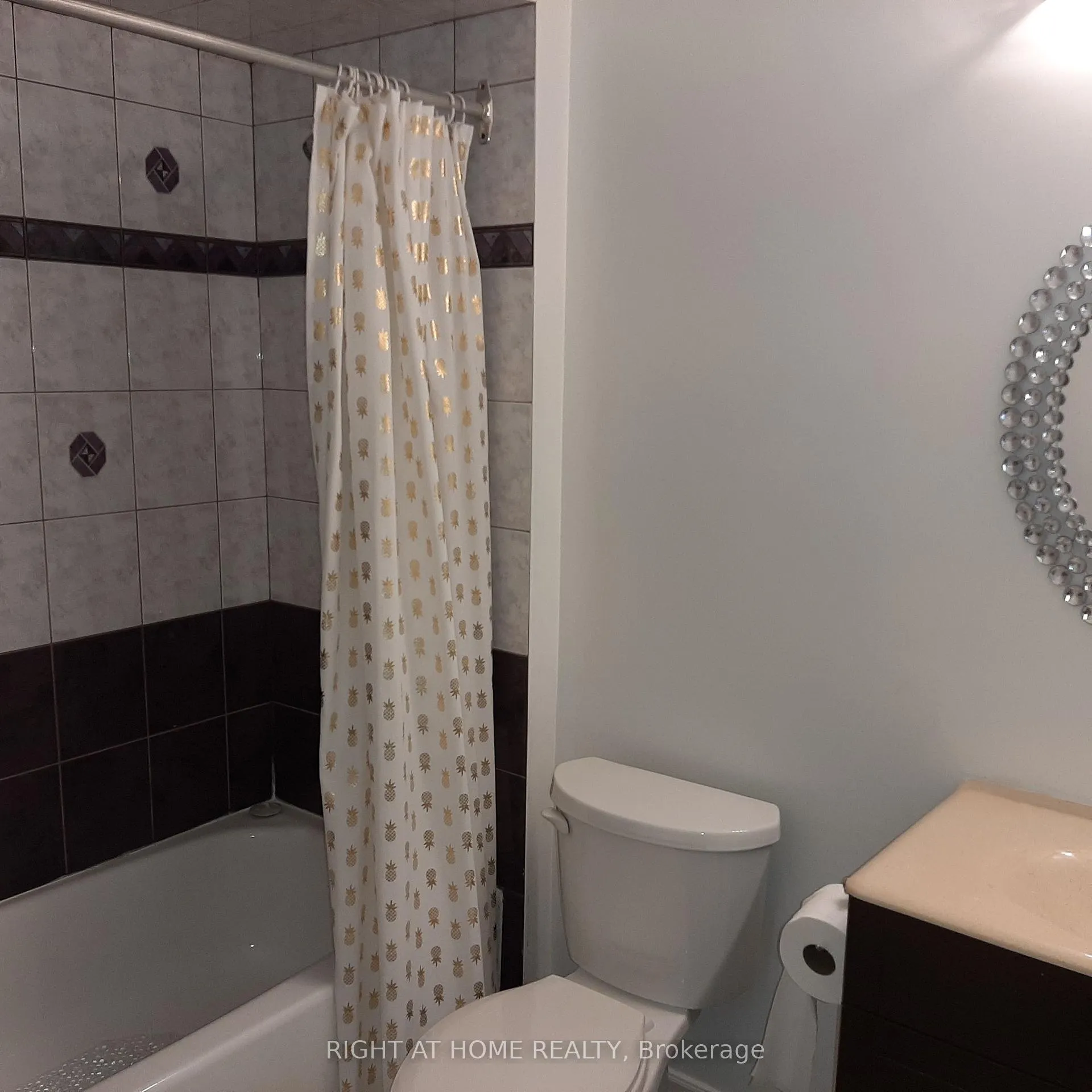 Photo 16 of Unit 17, 37 Old Firehall Lane, Vaughan, West Woodbridge — HOMEH