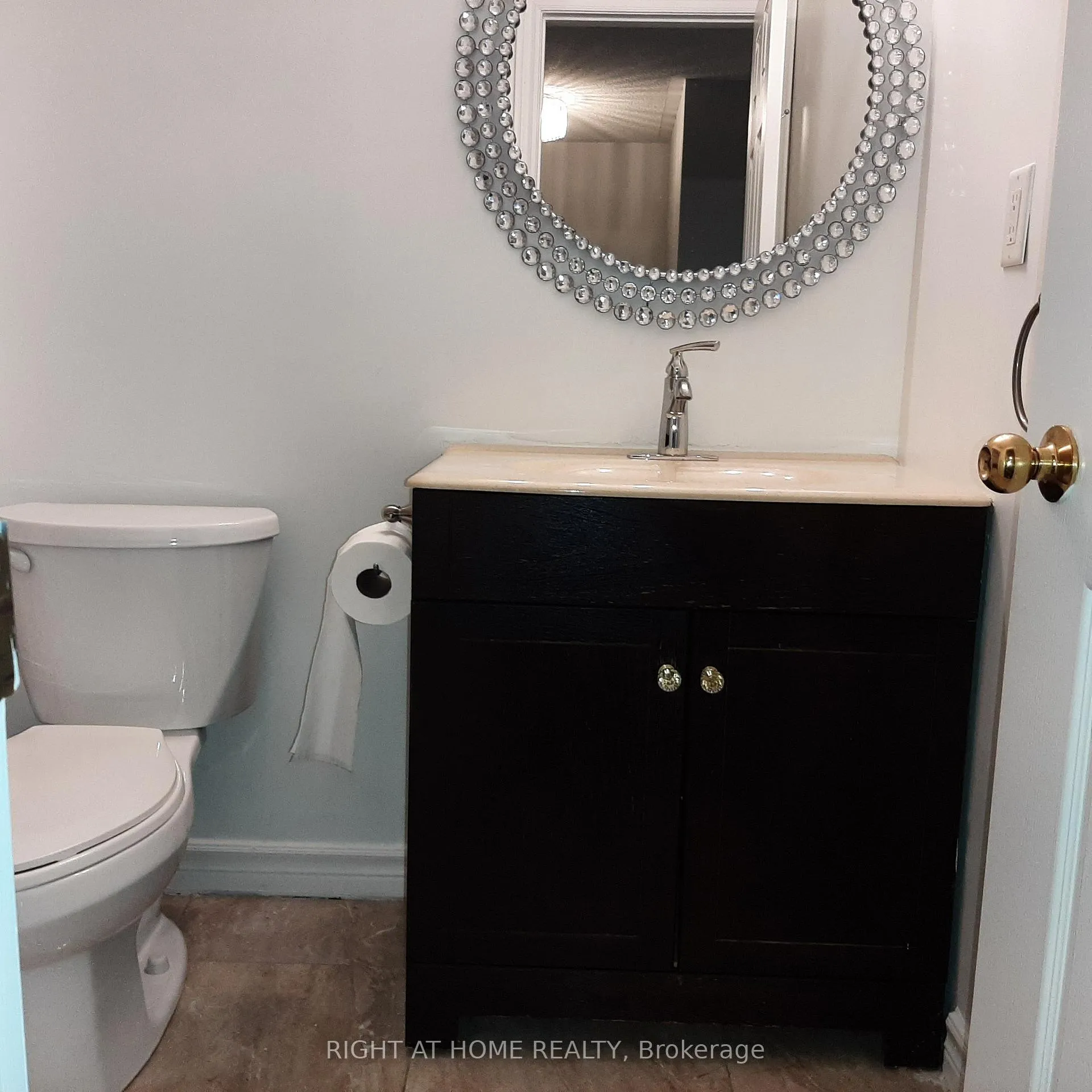 Photo 17 of Unit 17, 37 Old Firehall Lane, Vaughan, West Woodbridge — HOMEH