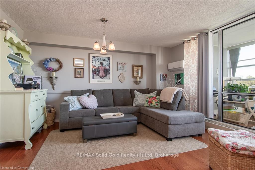 Photo 4 of Unit 801, 225 Harvard Place, Waterloo — HOMEH