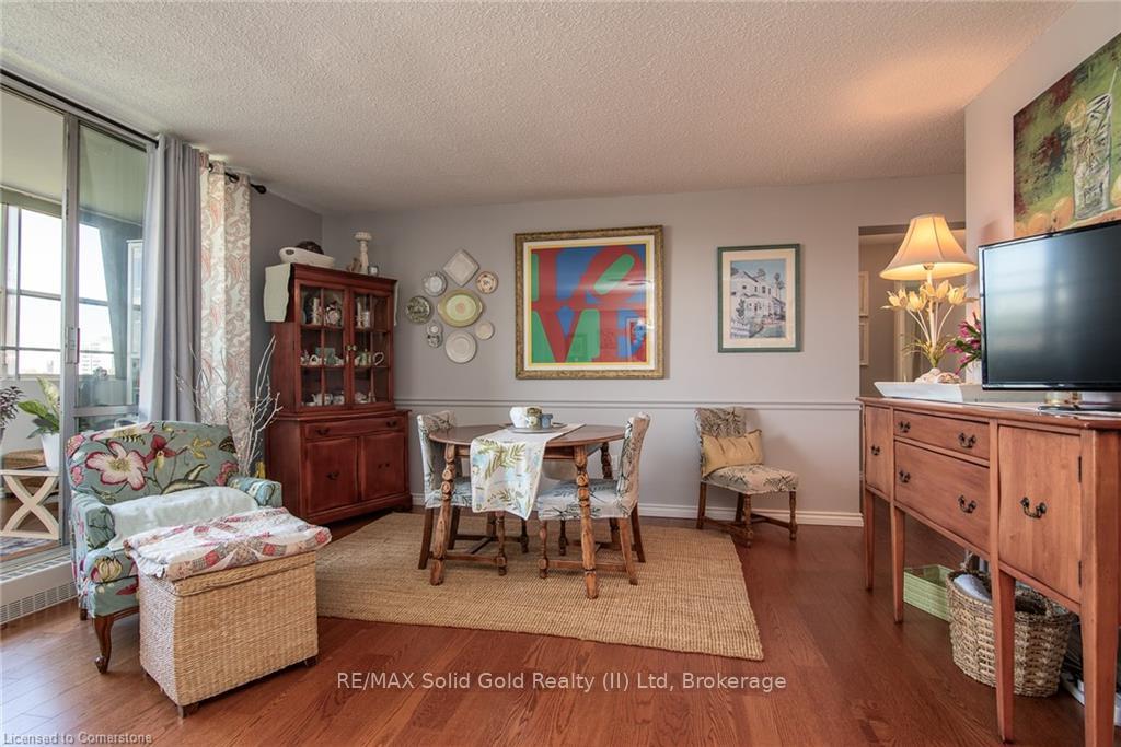 Photo 7 of Unit 801, 225 Harvard Place, Waterloo — HOMEH