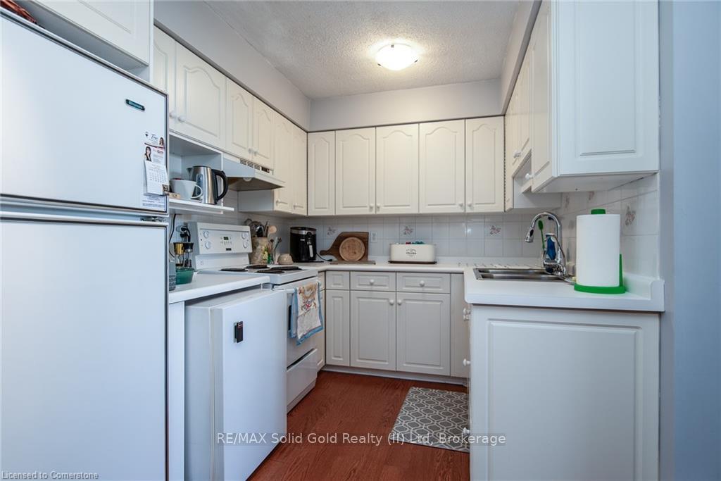 Photo 12 of Unit 801, 225 Harvard Place, Waterloo — HOMEH