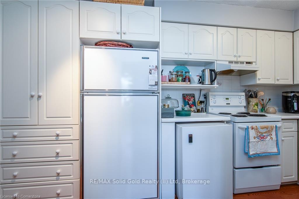 Photo 14 of Unit 801, 225 Harvard Place, Waterloo — HOMEH