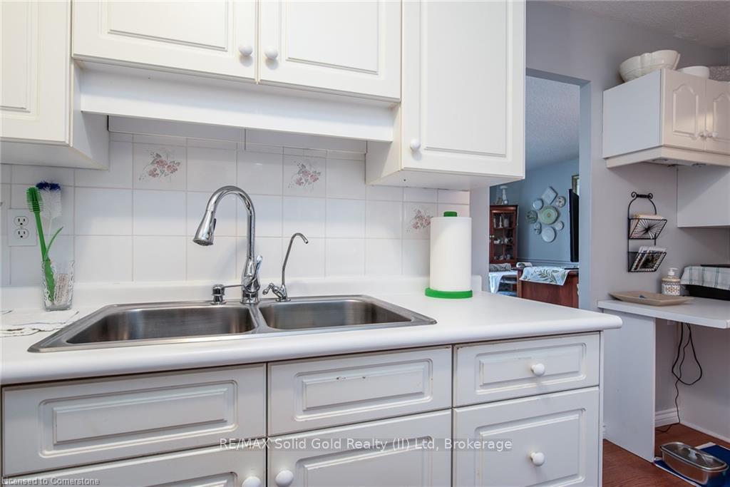 Photo 16 of Unit 801, 225 Harvard Place, Waterloo — HOMEH