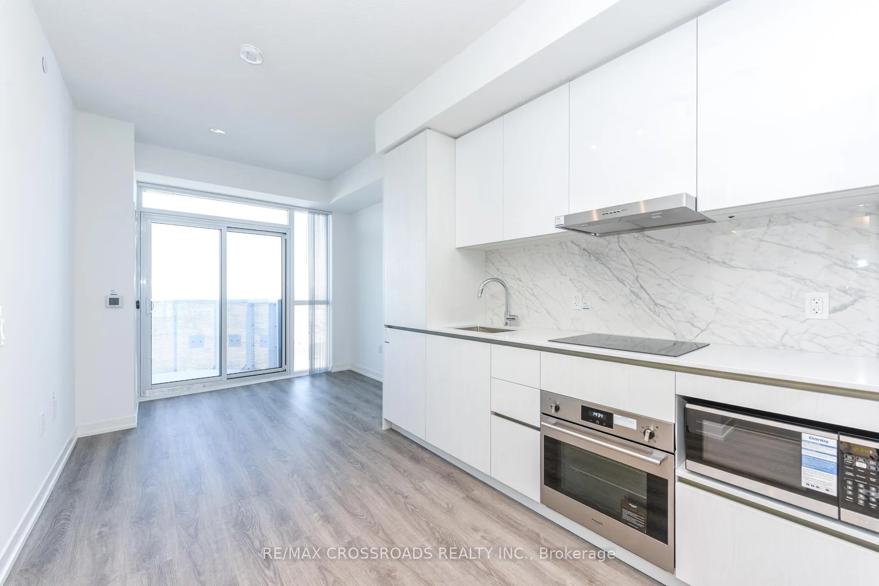 Photo 15 of Unit 3908, 8 Interchange Way, Vaughan, Vaughan Corporate Centre — HOMEH