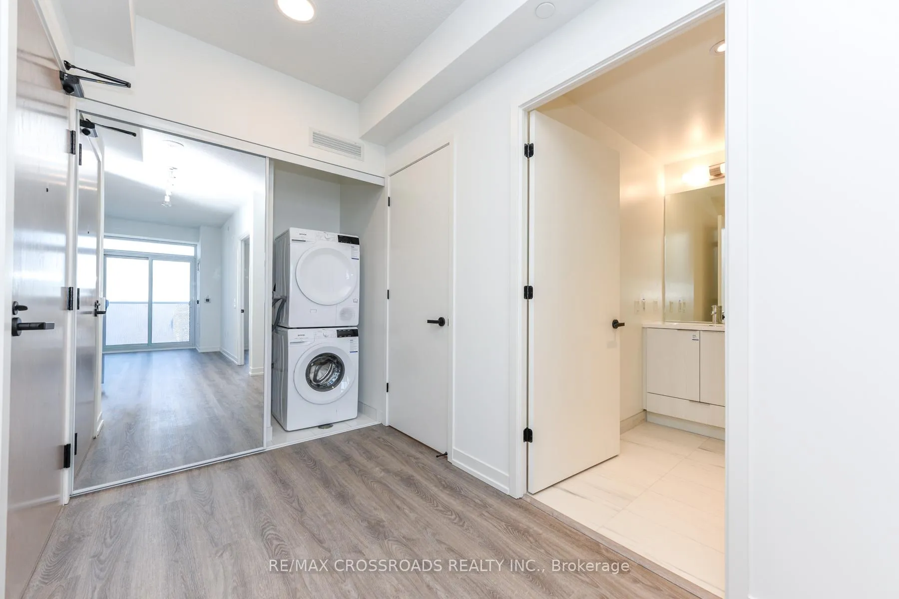 Photo 17 of Unit 3908, 8 Interchange Way, Vaughan, Vaughan Corporate Centre — HOMEH