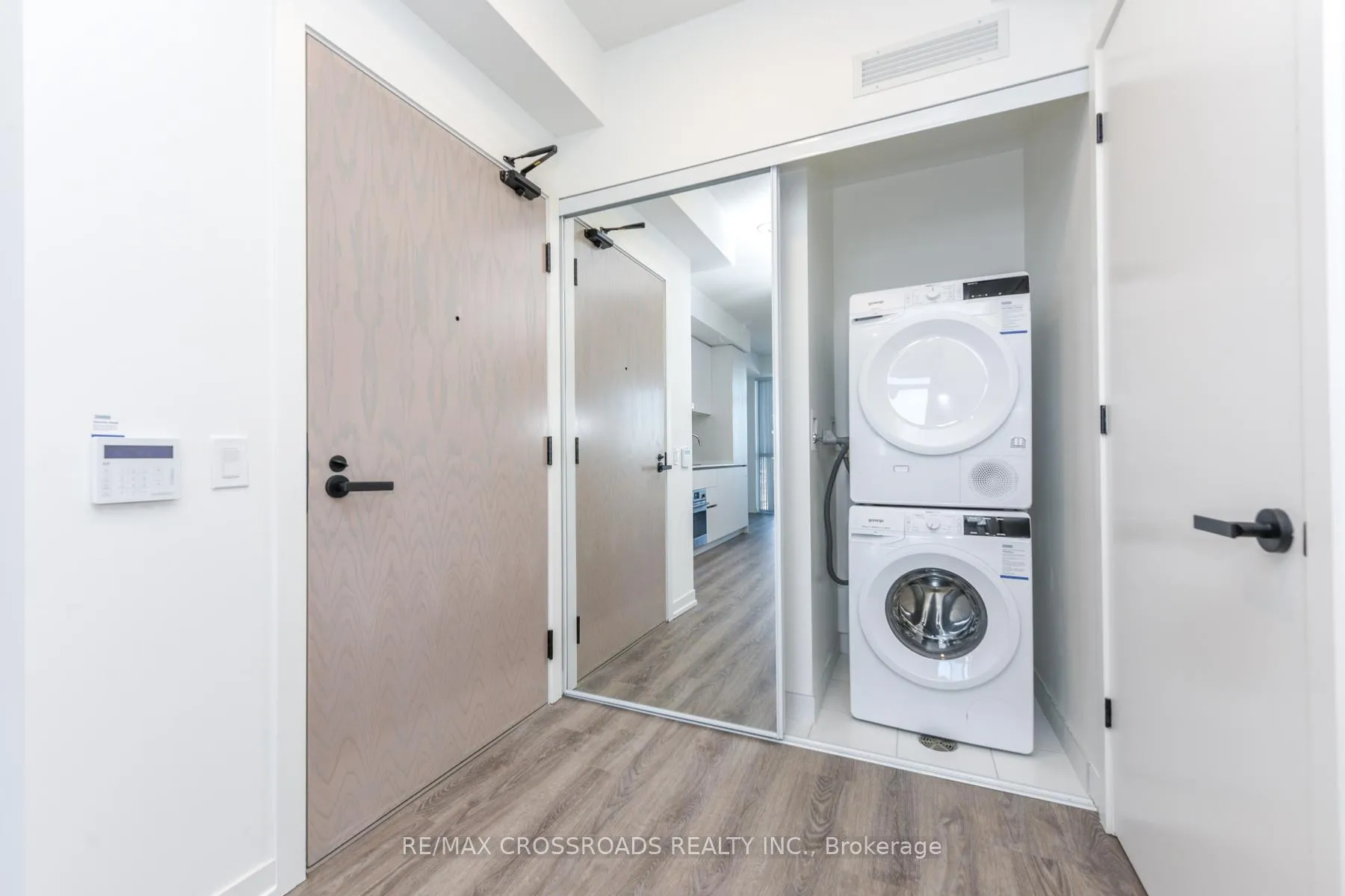 Photo 18 of Unit 3908, 8 Interchange Way, Vaughan, Vaughan Corporate Centre — HOMEH