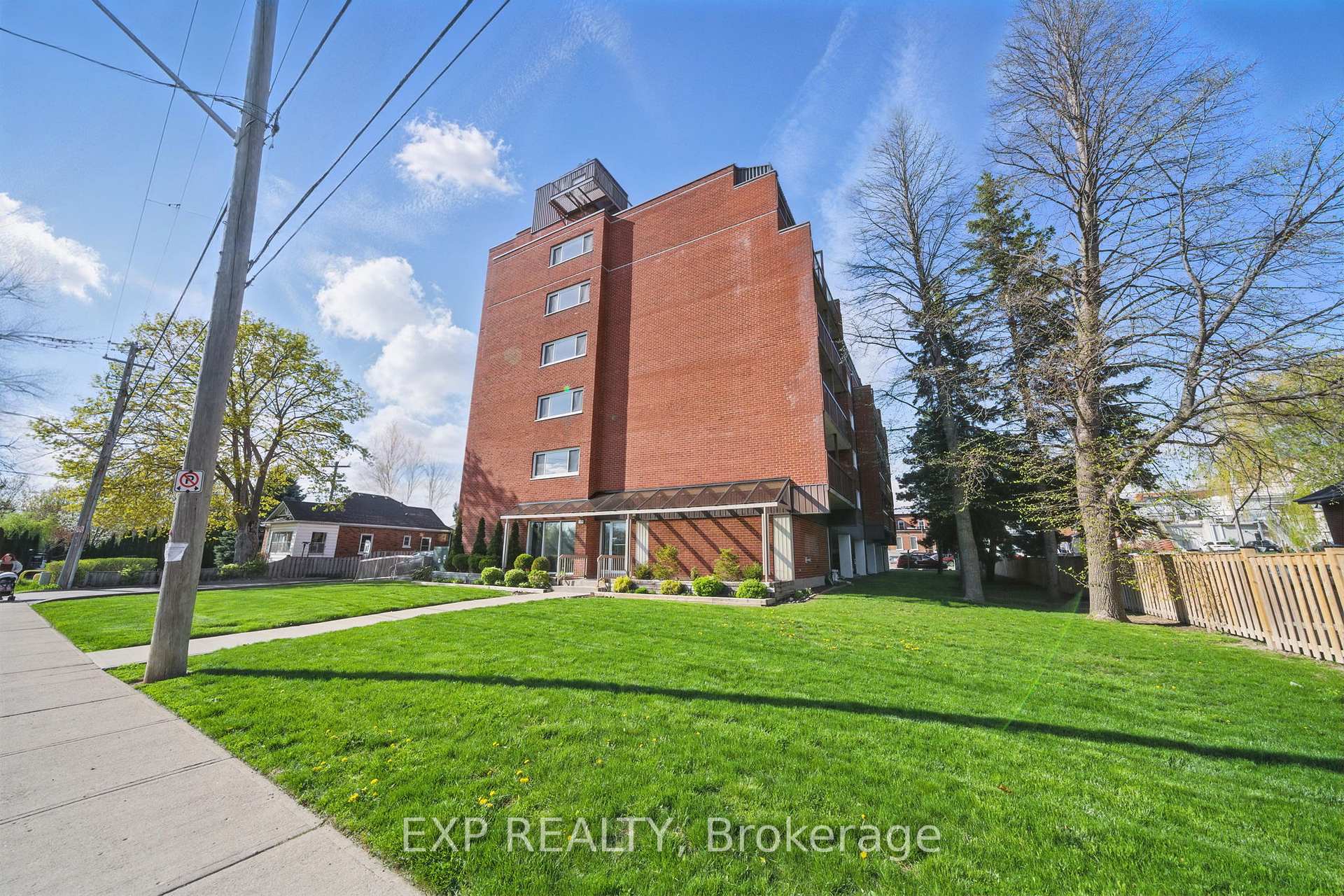 Photo 17 of Unit 302, 144 Queen Street, Clarington, Bowmanville — HOMEH