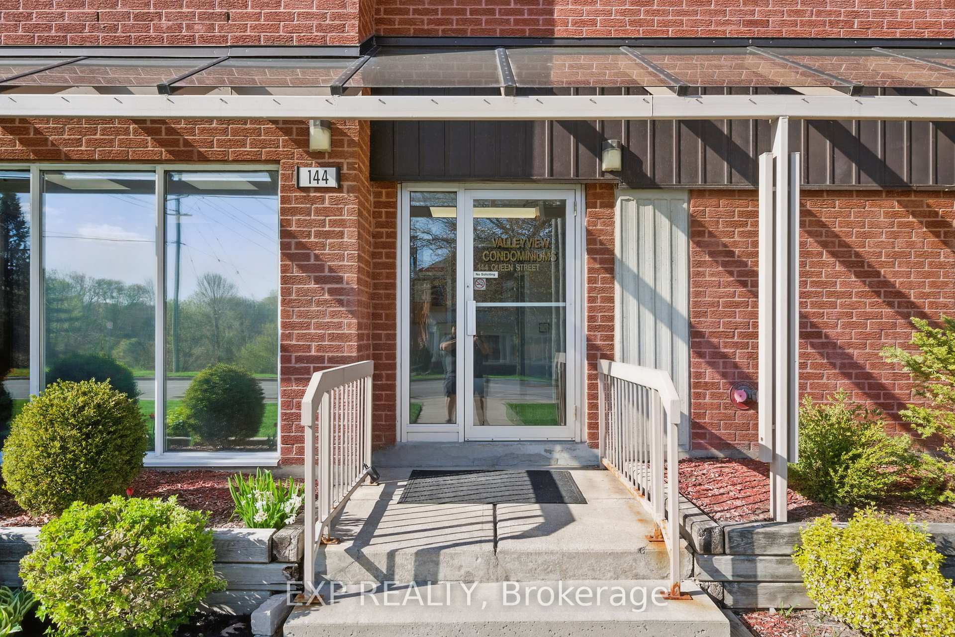 Photo 29 of Unit 302, 144 Queen Street, Clarington, Bowmanville — HOMEH