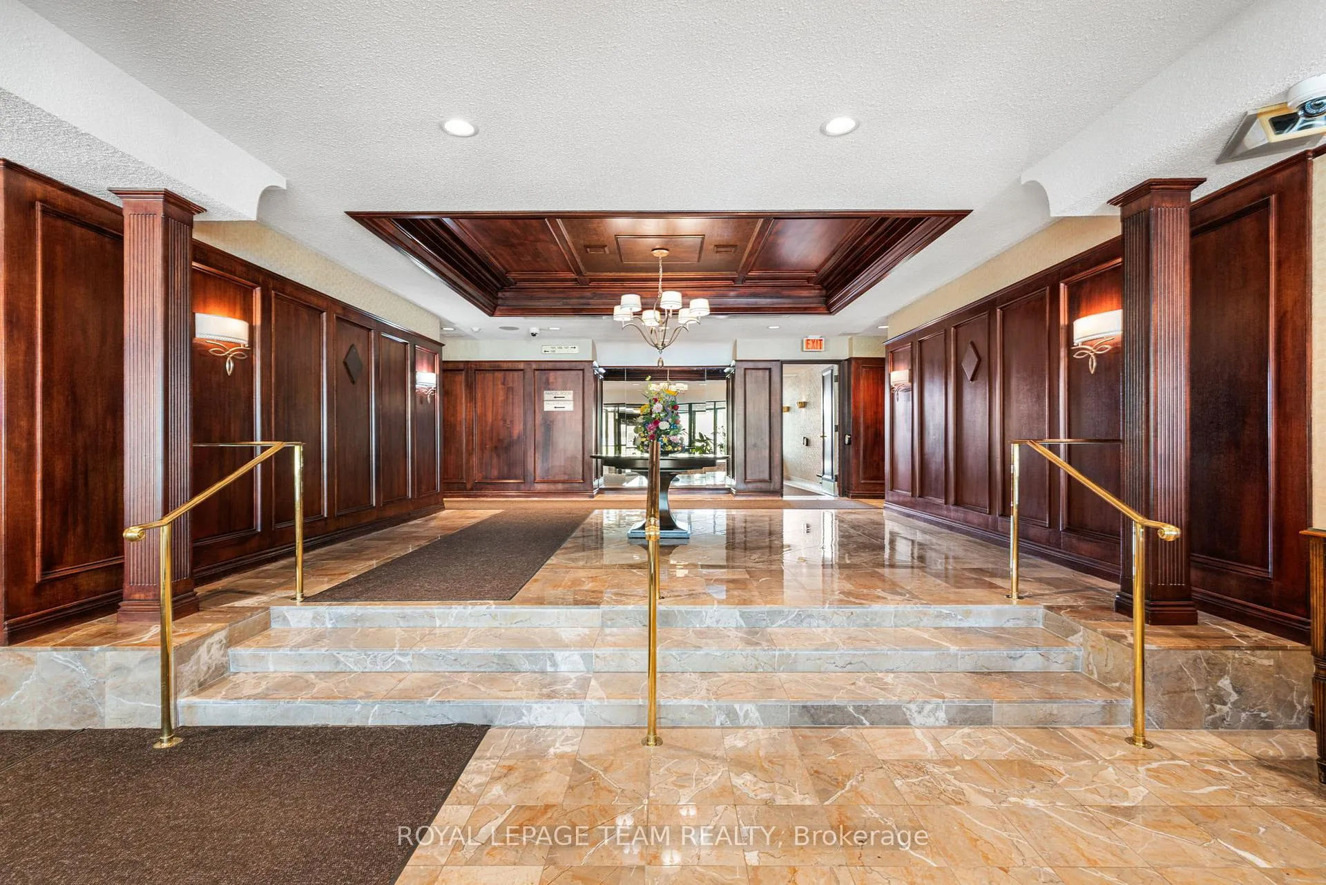 Photo 3 of Unit 401, 1510 Riverside Drive, Ottawa, Riverview Park — HOMEH