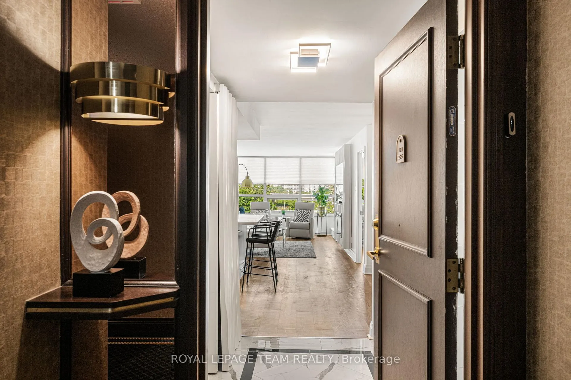 Photo 4 of Unit 401, 1510 Riverside Drive, Ottawa, Riverview Park — HOMEH