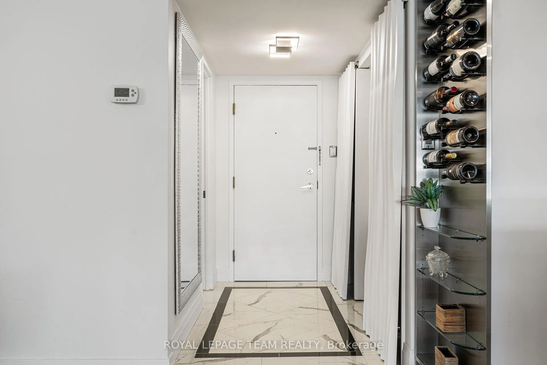 Photo 5 of Unit 401, 1510 Riverside Drive, Ottawa, Riverview Park — HOMEH