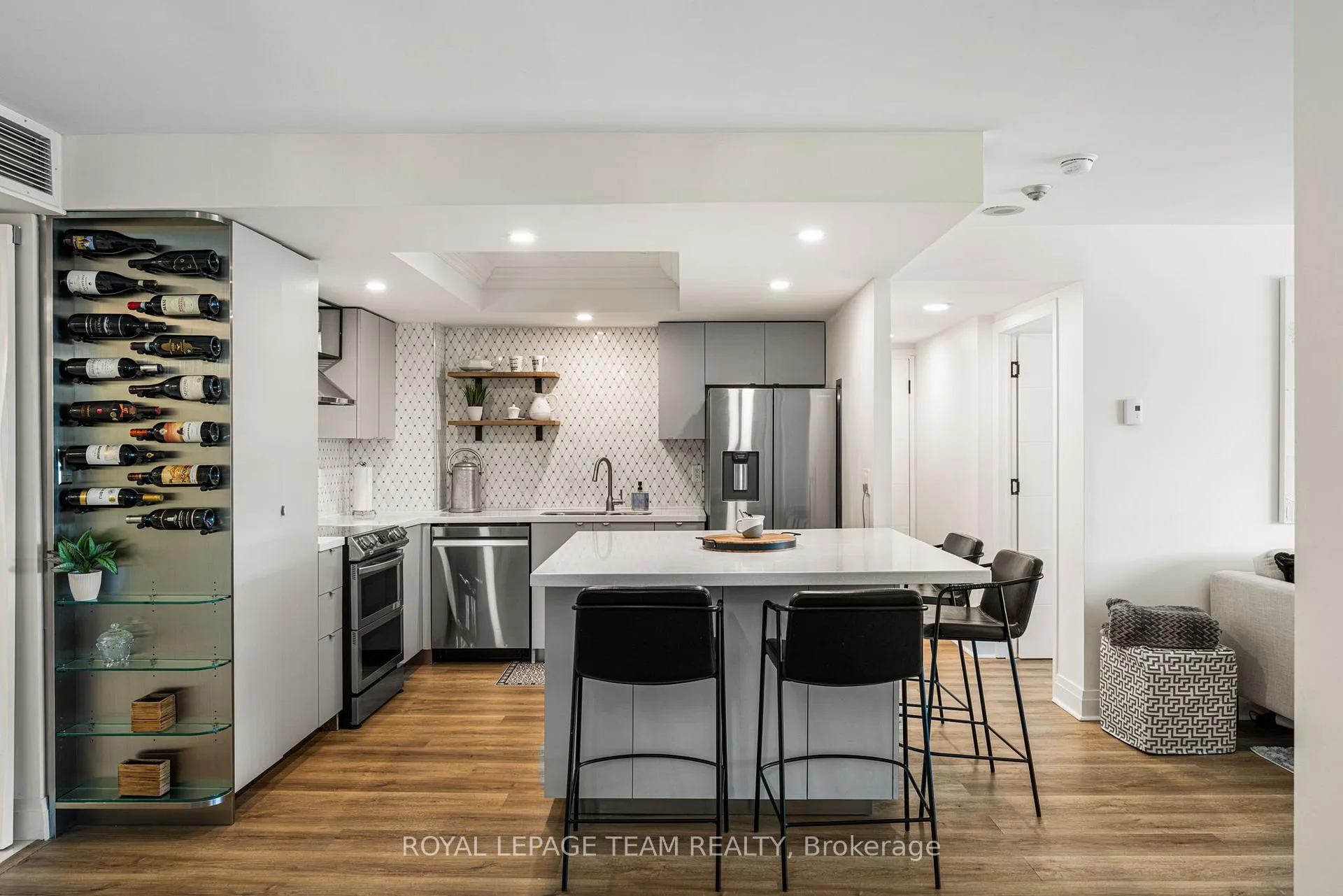 Photo 8 of Unit 401, 1510 Riverside Drive, Ottawa, Riverview Park — HOMEH