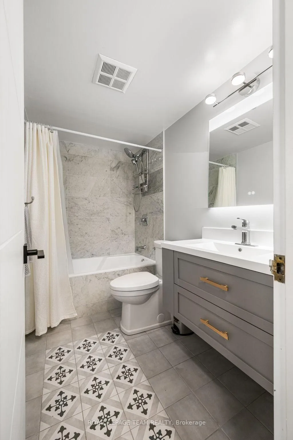 Photo 18 of Unit 401, 1510 Riverside Drive, Ottawa, Riverview Park — HOMEH