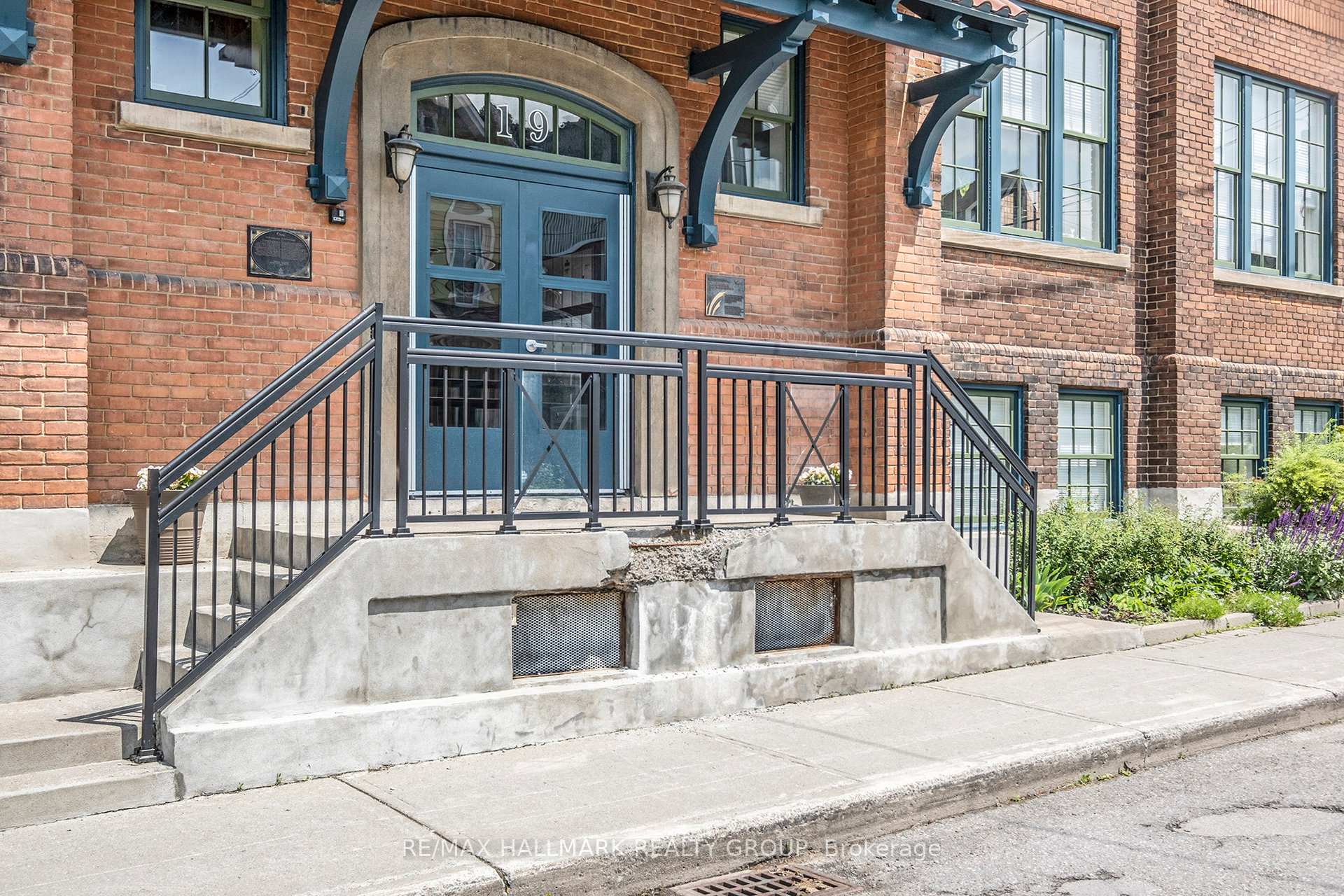 Photo 2 of Unit 201, 19 Melrose Avenue, Ottawa, Hintonburg — HOMEH