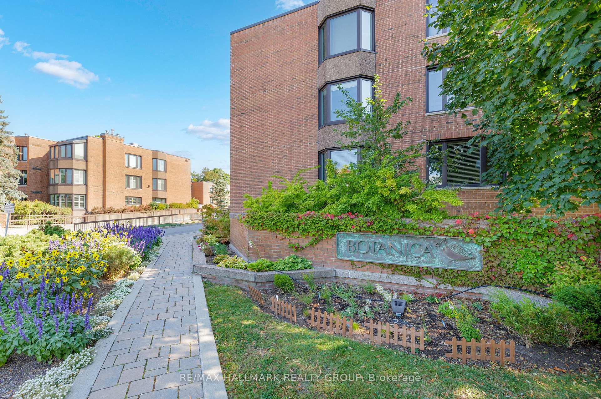 Photo 1 of Unit 87D, 263 Botanica Pvt, Ottawa, Civic Hospital — HOMEH