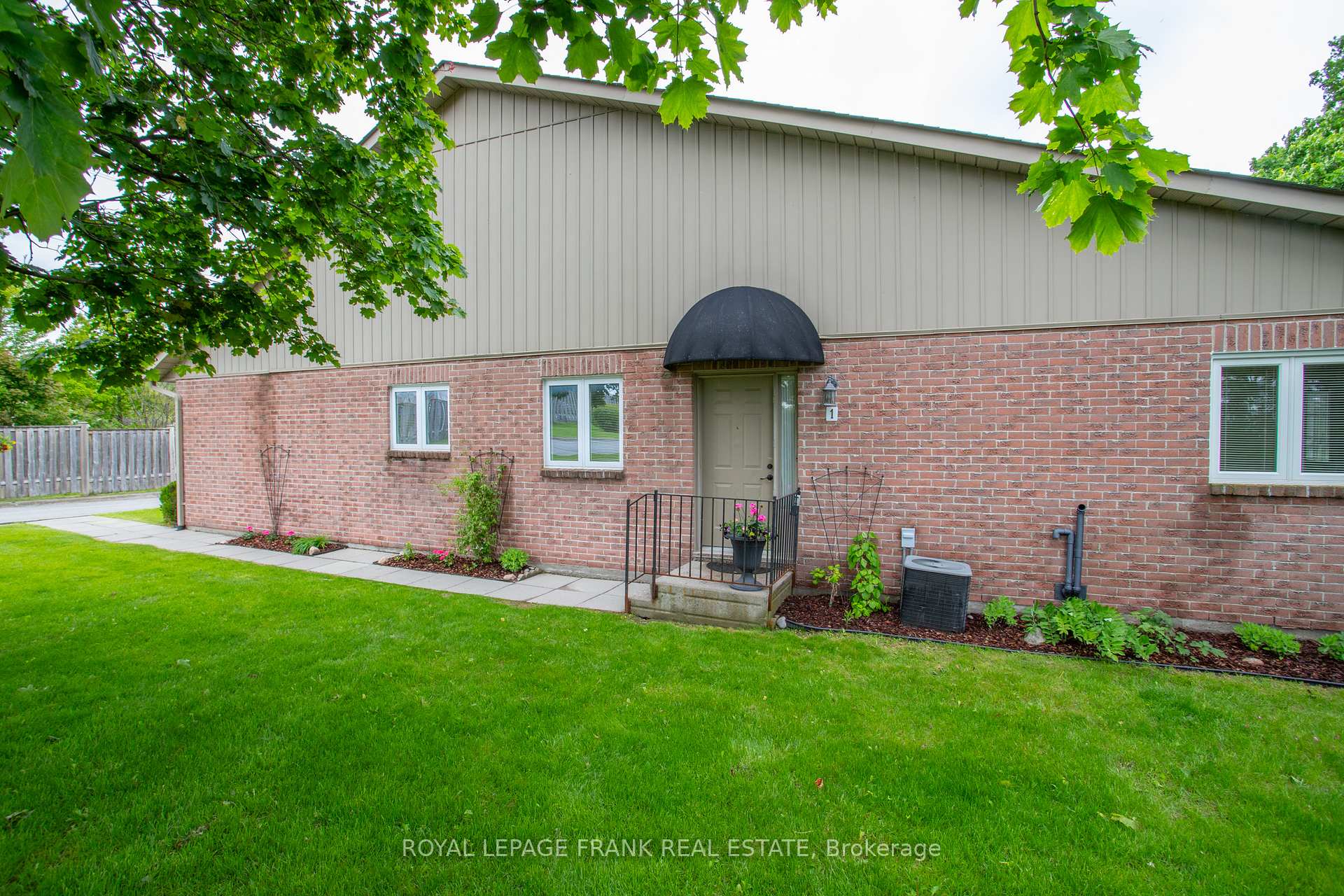 Photo 4 of Unit 1, 234 Water Street, Scugog, Port Perry — HOMEH