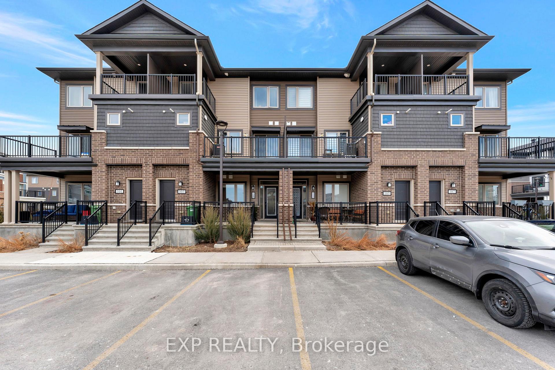 Photo 3 of 117 Pilot Private, Ottawa, Kanata - Emerald Meadows/Trailwest — HOMEH
