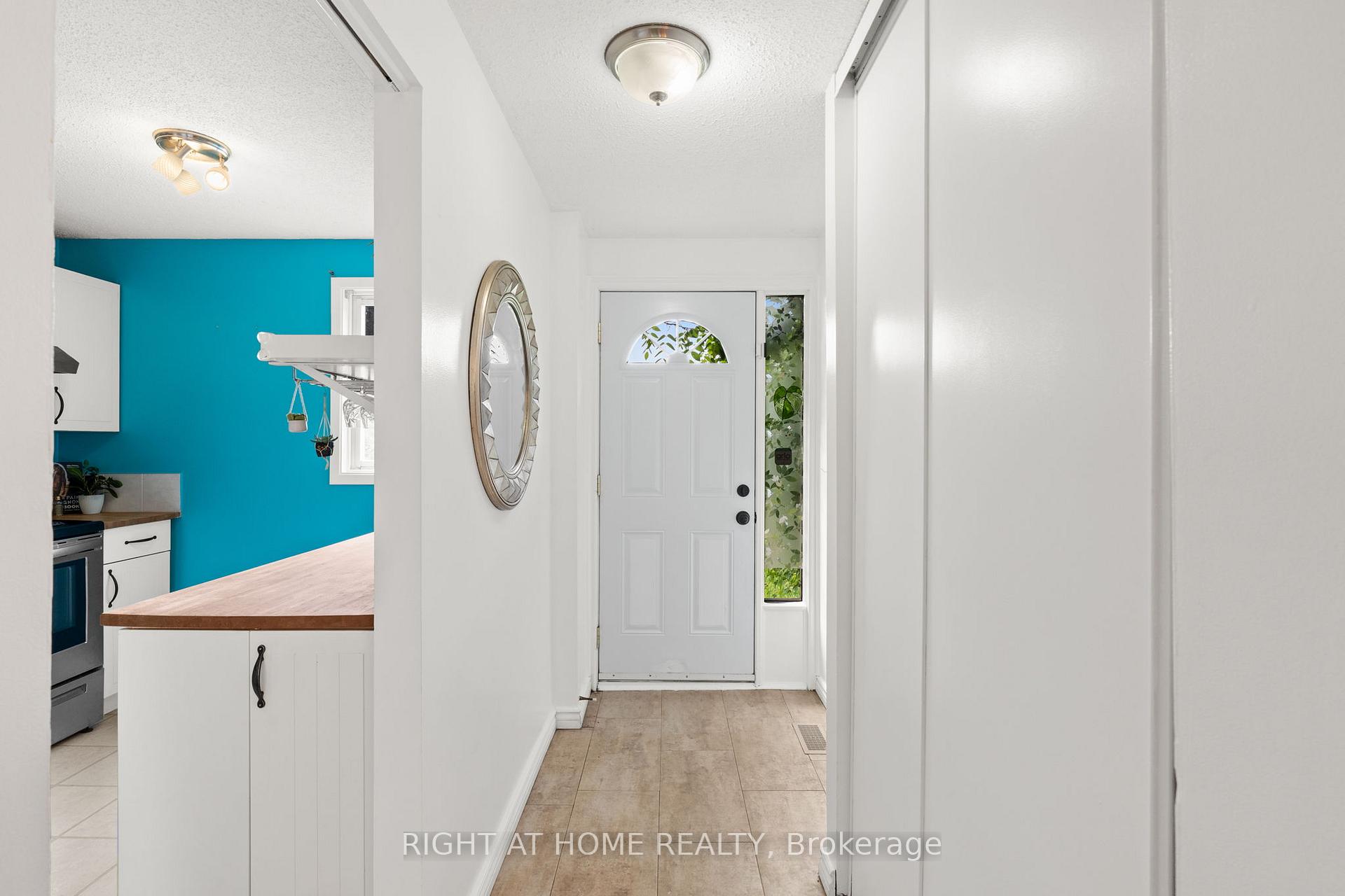 Photo 3 of 12B Larkshire Lane, Ottawa, Barrhaven - Pheasant Run — HOMEH