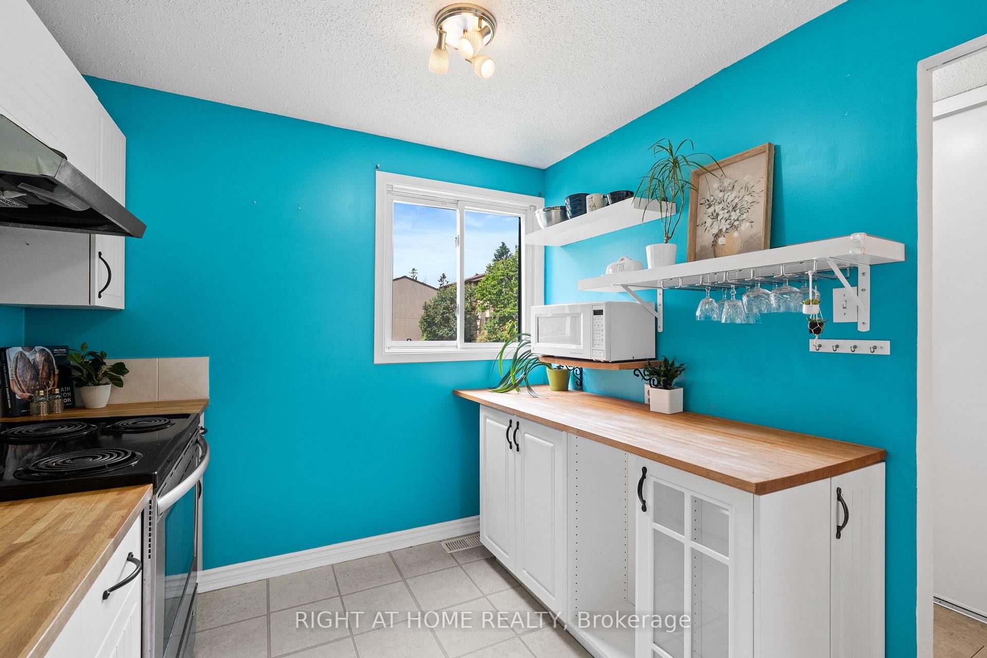 Photo 8 of 12B Larkshire Lane, Ottawa, Barrhaven - Pheasant Run — HOMEH