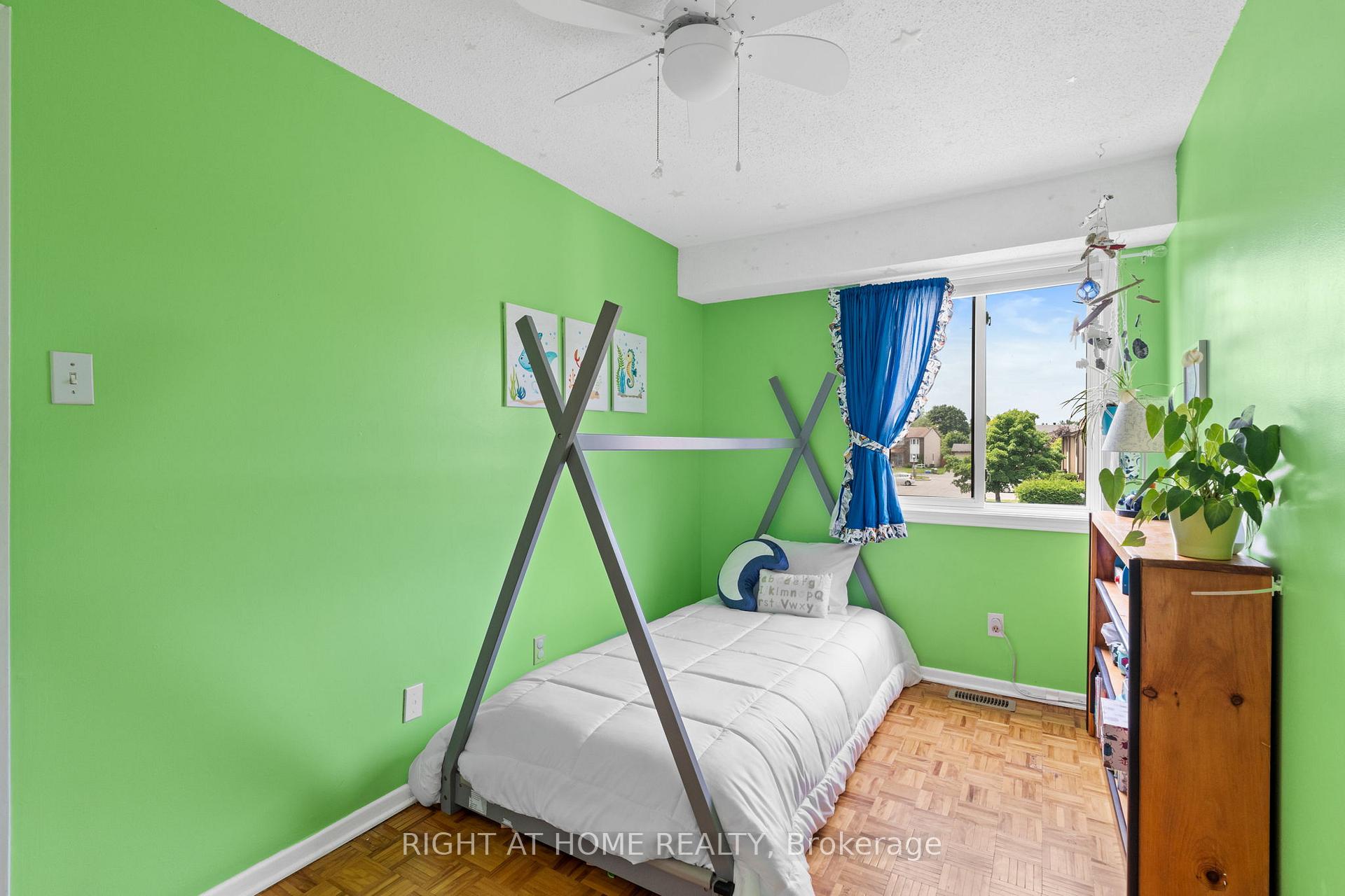 Photo 21 of 12B Larkshire Lane, Ottawa, Barrhaven - Pheasant Run — HOMEH