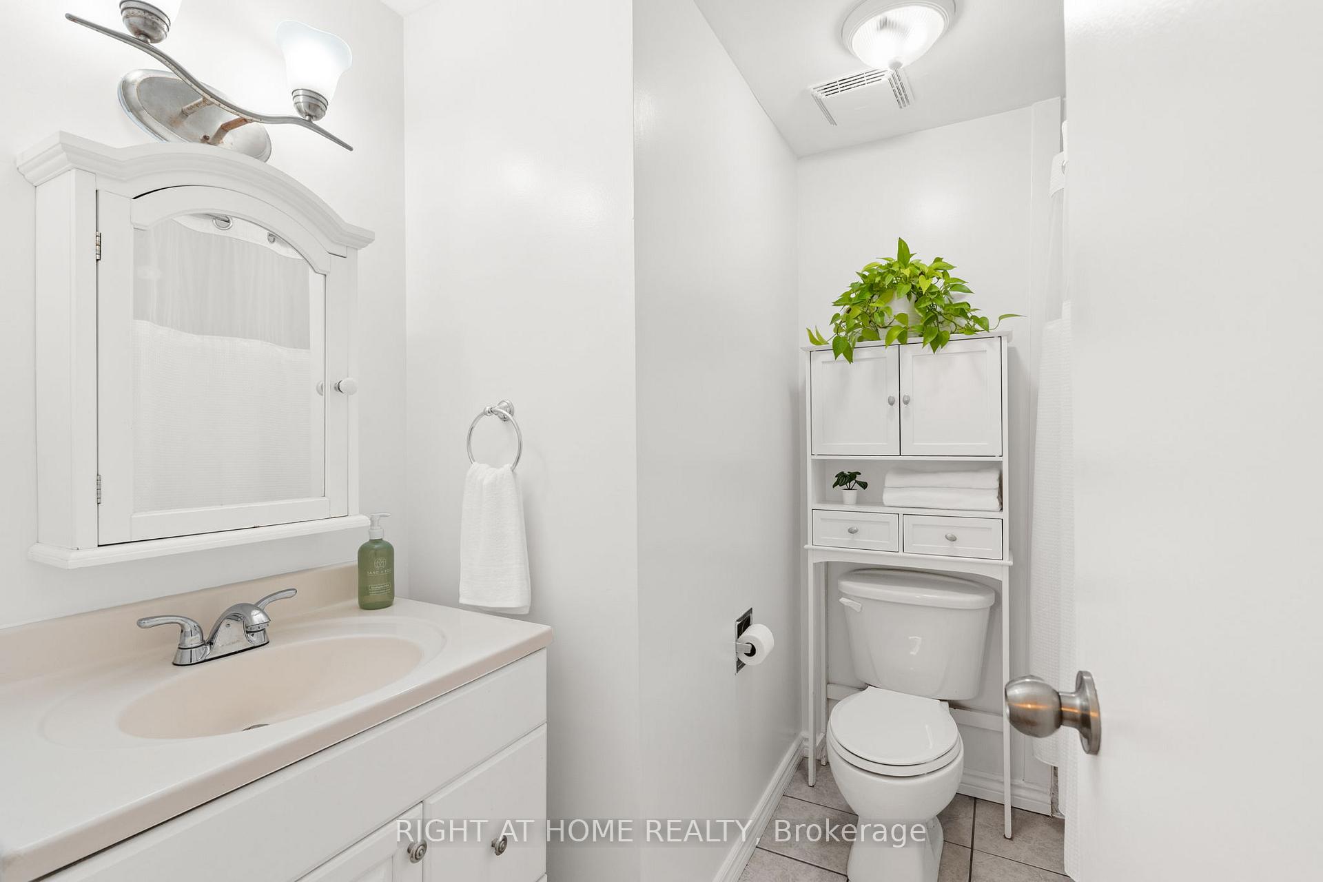 Photo 23 of 12B Larkshire Lane, Ottawa, Barrhaven - Pheasant Run — HOMEH