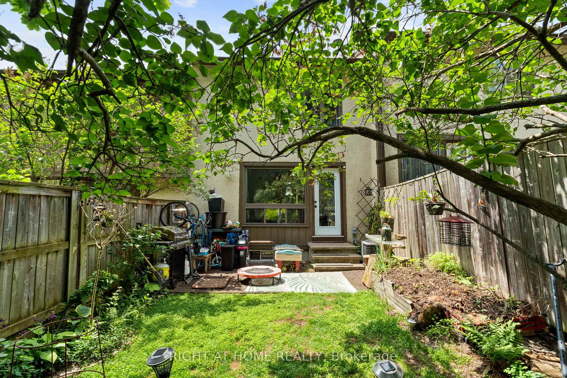 Photo 28 of 12B Larkshire Lane, Ottawa, Barrhaven - Pheasant Run — HOMEH