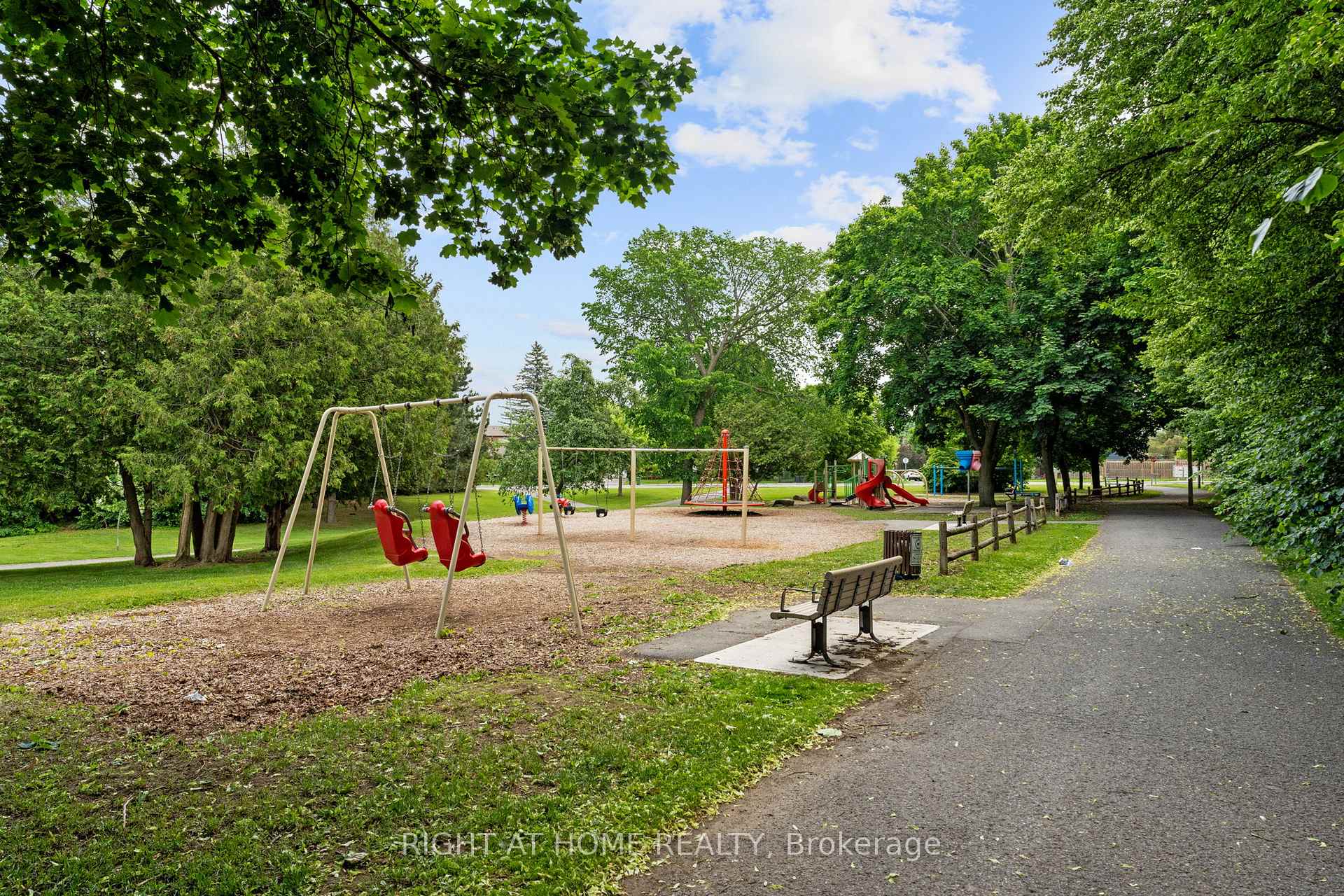 Photo 32 of 12B Larkshire Lane, Ottawa, Barrhaven - Pheasant Run — HOMEH