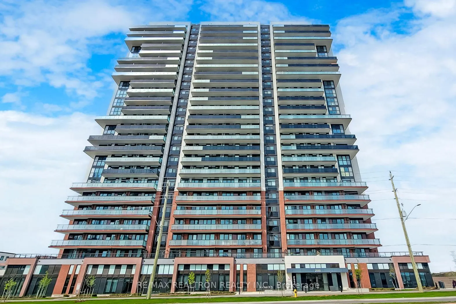 Front of Unit 405, 2550 Simcoe Street N