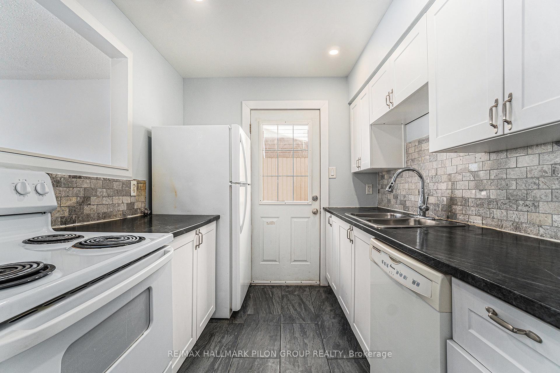 Photo 4 of Unit A, 15 Sonnet Crescent, Ottawa, Westcliffe Estates — HOMEH