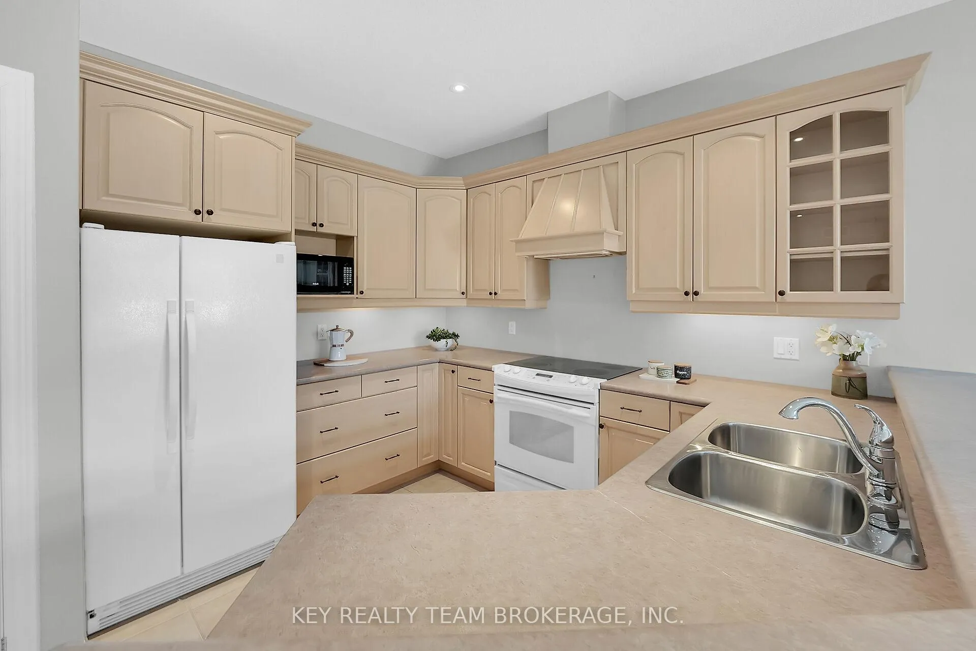 Photo 12 of Unit 3, 27 Scullers Way, St. Catharines, Martindale Pond — HOMEH
