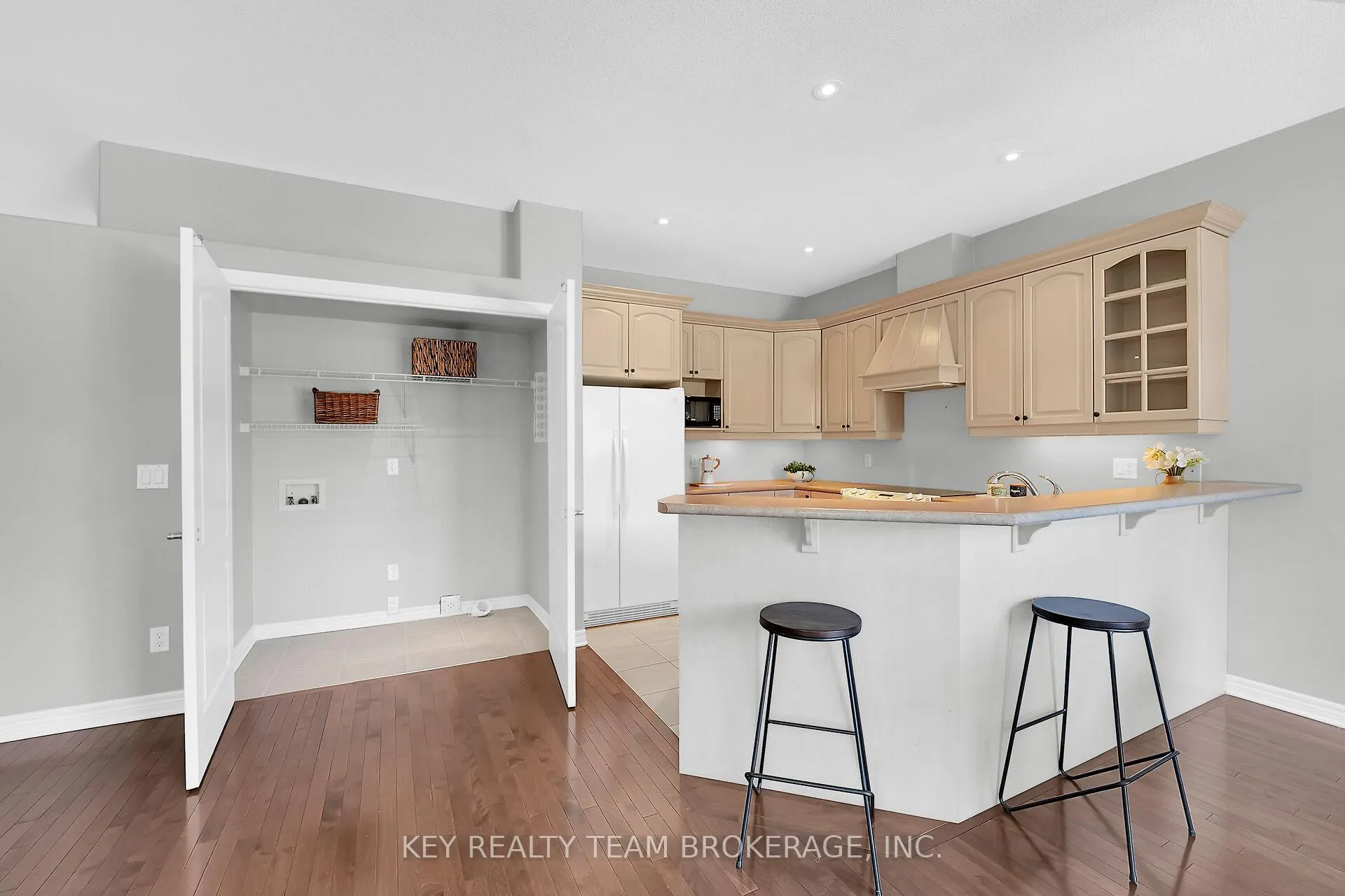 Photo 13 of Unit 3, 27 Scullers Way, St. Catharines, Martindale Pond — HOMEH