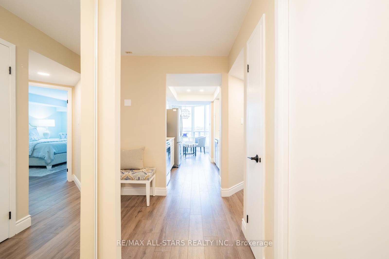 Photo 4 of Unit 708, 360 Watson Street W, Whitby, Port Whitby — HOMEH