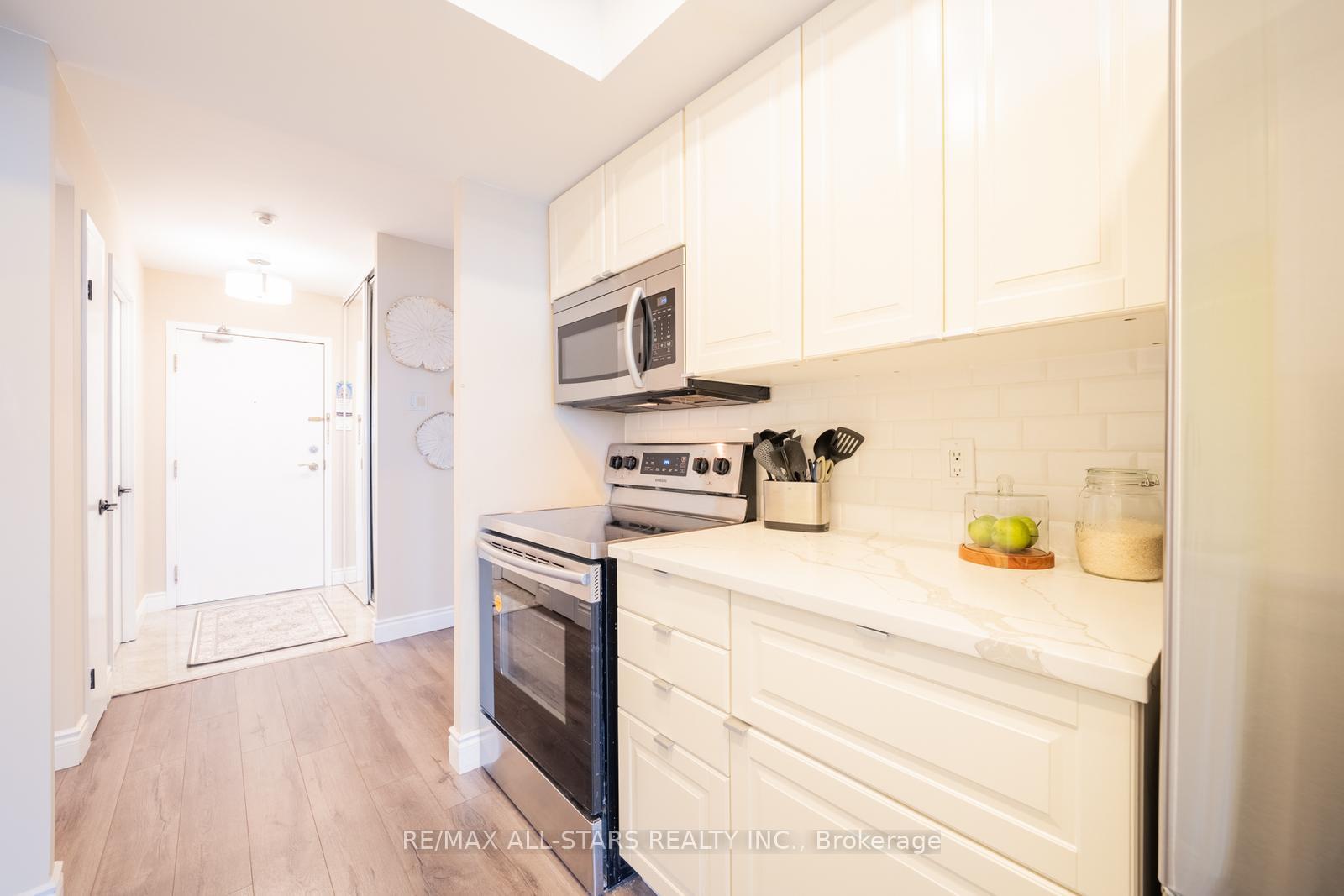Photo 7 of Unit 708, 360 Watson Street W, Whitby, Port Whitby — HOMEH