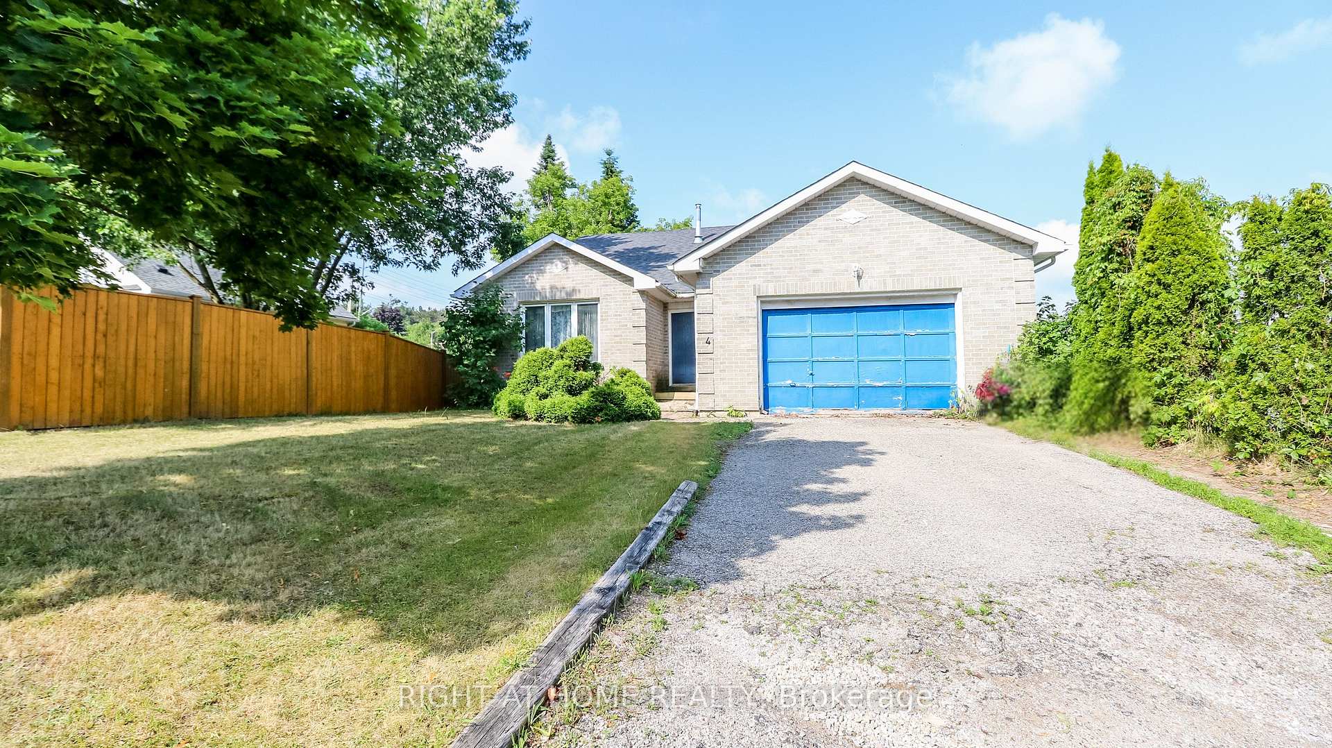 Photo 1 of 4 Elizabeth Street, Barrie, Ardagh — HOMEH