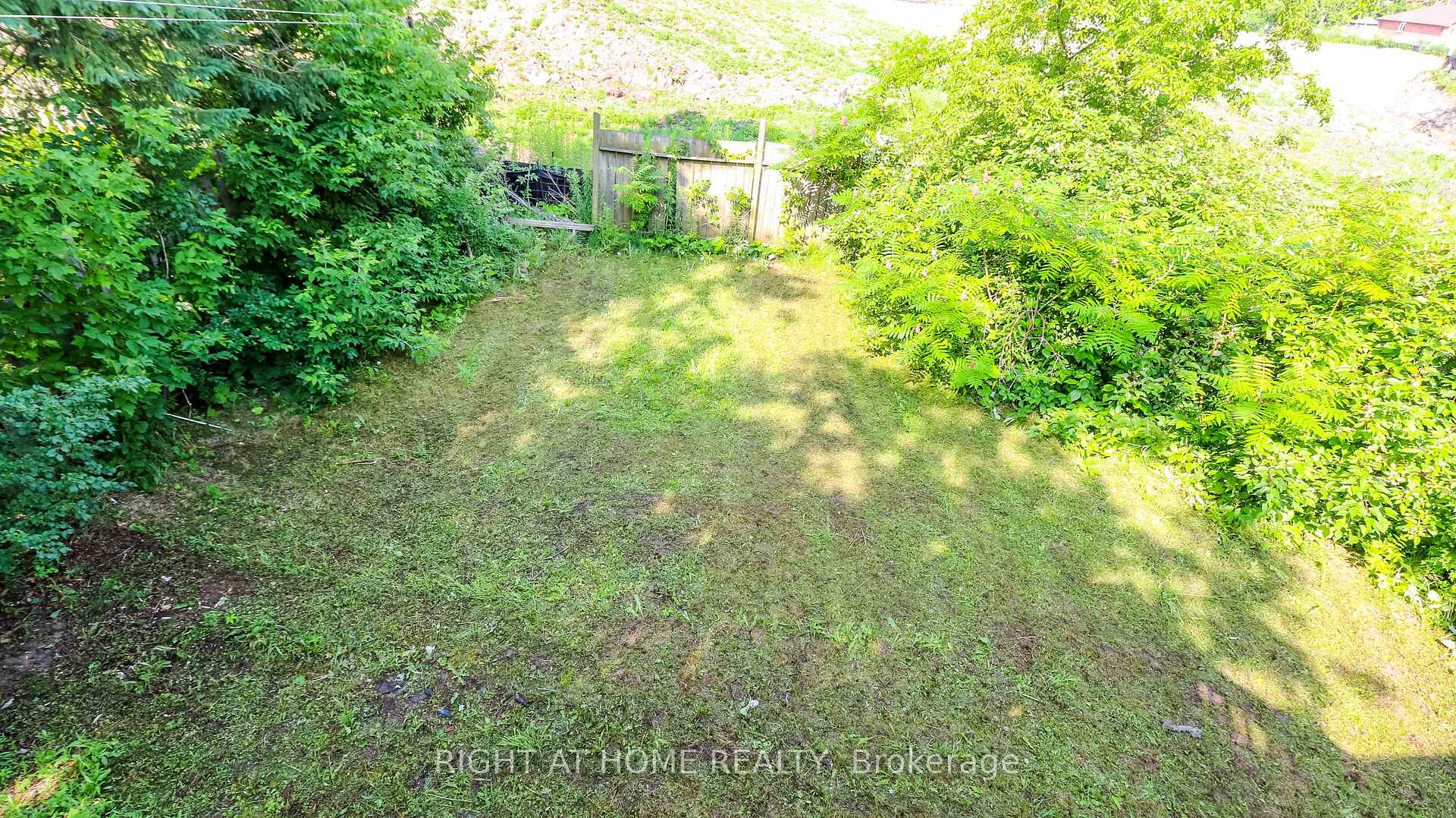 Photo 5 of 4 Elizabeth Street, Barrie, Ardagh — HOMEH