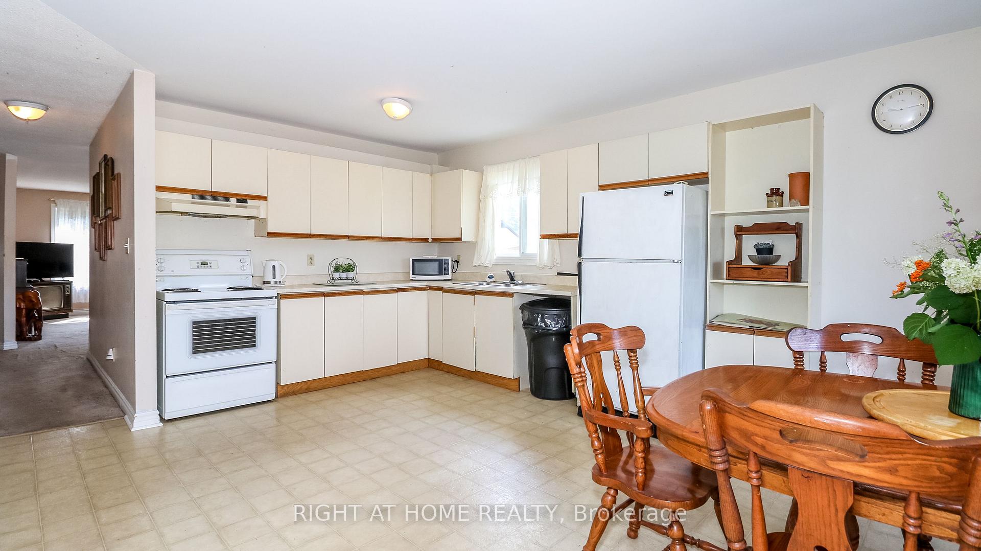 Photo 15 of 4 Elizabeth Street, Barrie, Ardagh — HOMEH