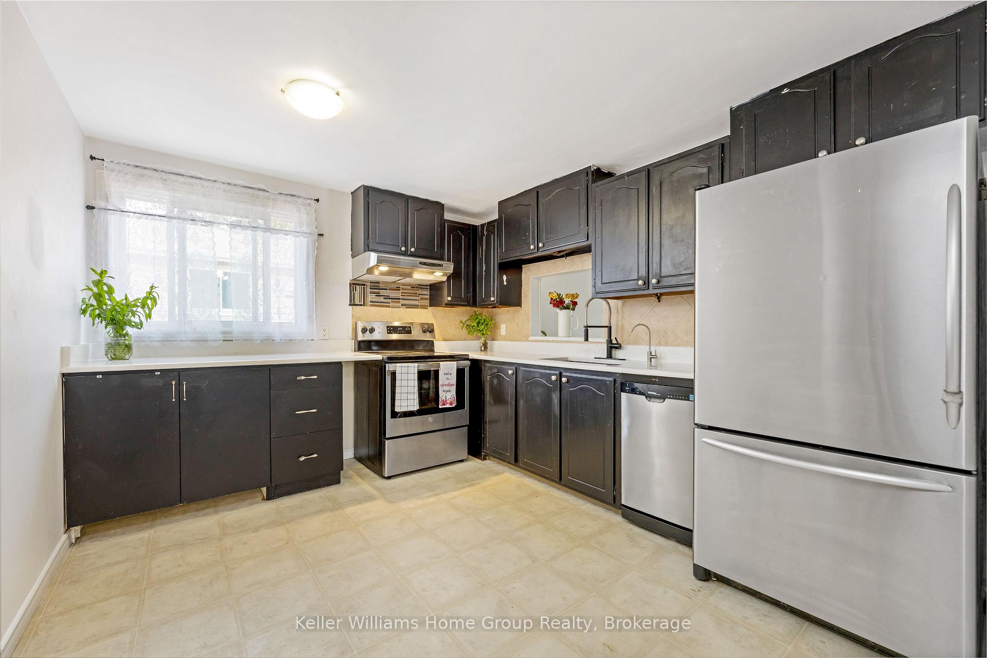 Photo 10 of Unit 6, 175 Elm Ridge Drive, Kitchener — HOMEH
