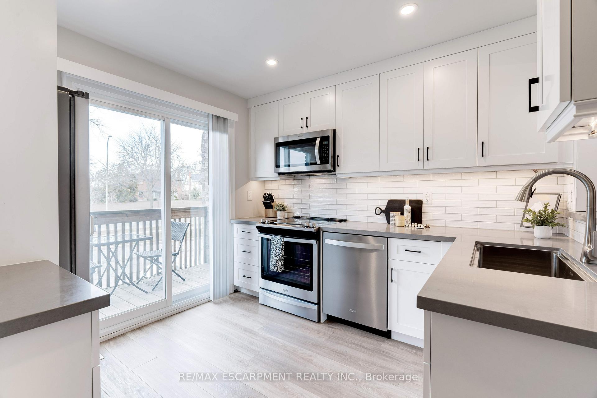 Photo 6 of Unit 53, 1115 Paramount Drive, Hamilton, Stoney Creek Mountain — HOMEH